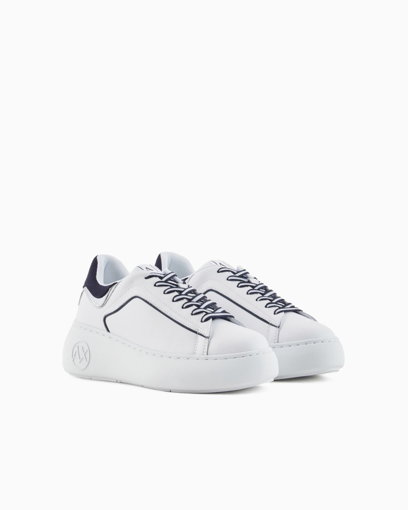 Sneakers with logo Diapositiva 1