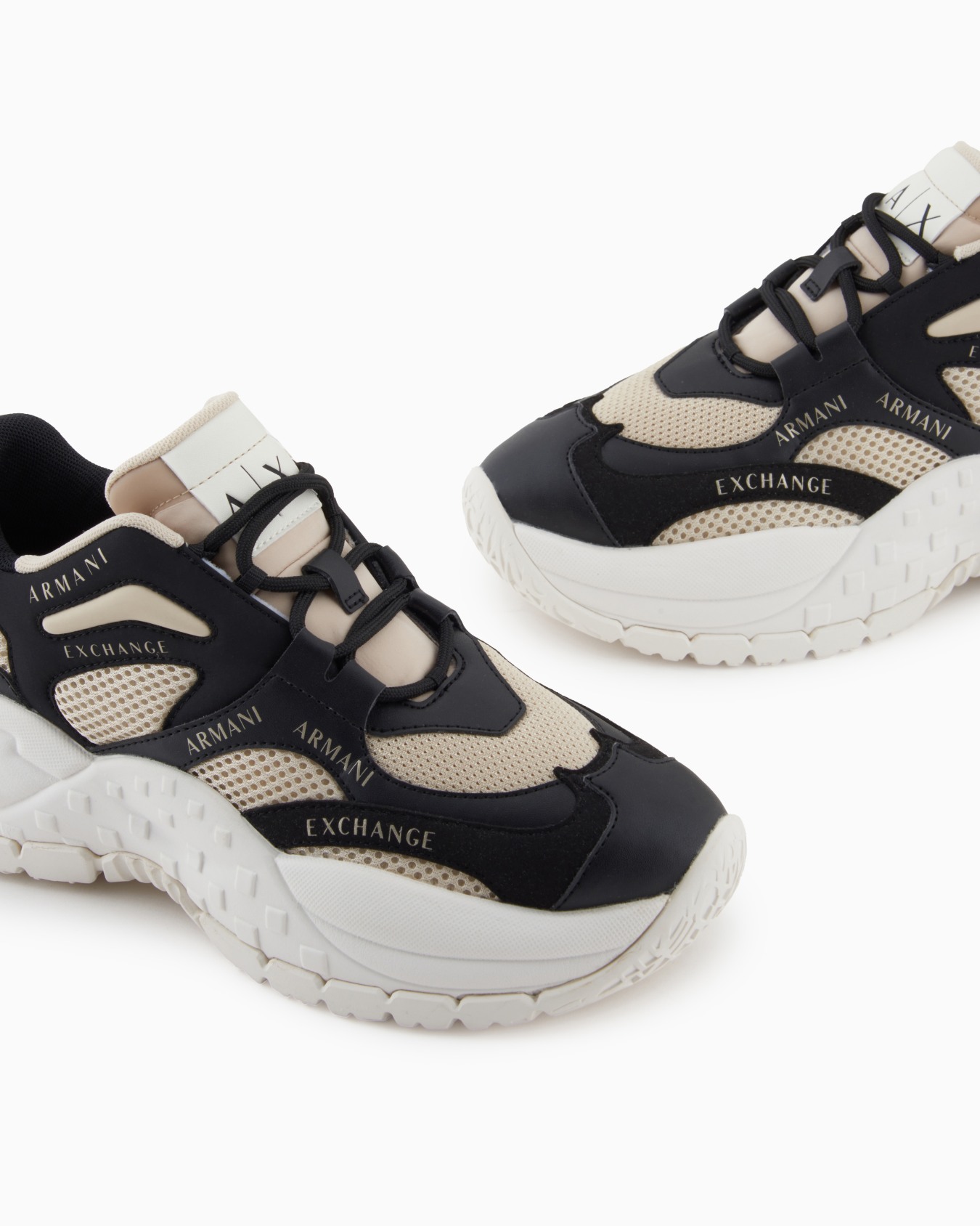 Chunky Sneaker mit kontrastierenden Einsätzen Folie 4