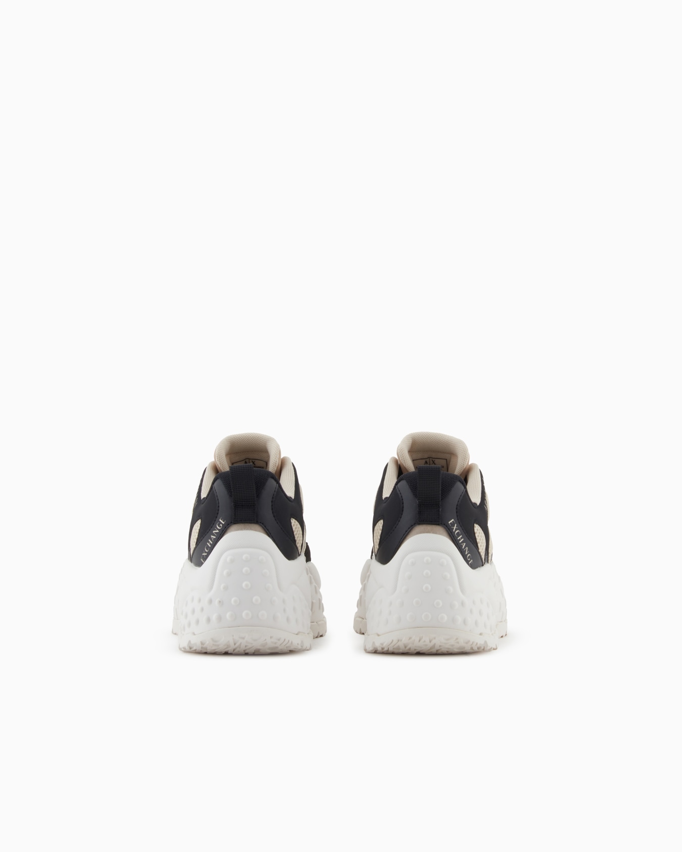 Chunky Sneaker mit kontrastierenden Einsätzen Folie 3