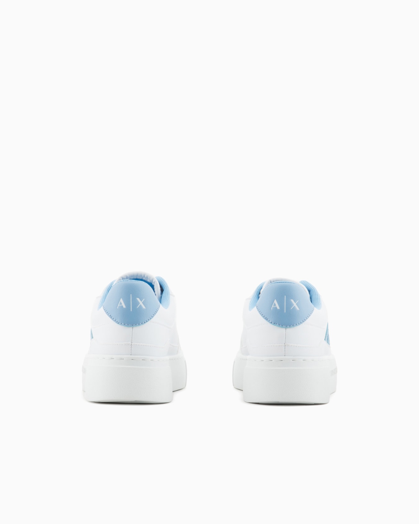Sneakers with logo Diapositiva 3