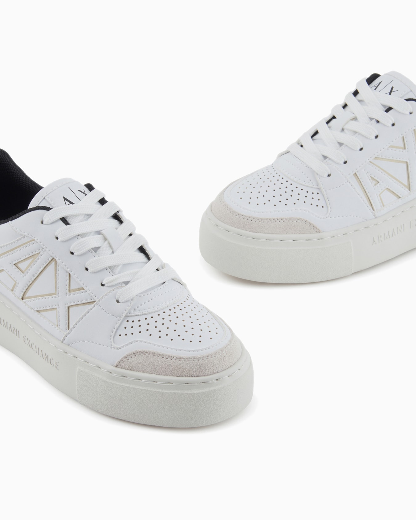 Sneakers con suola alta e logo a contrasto Slide 4