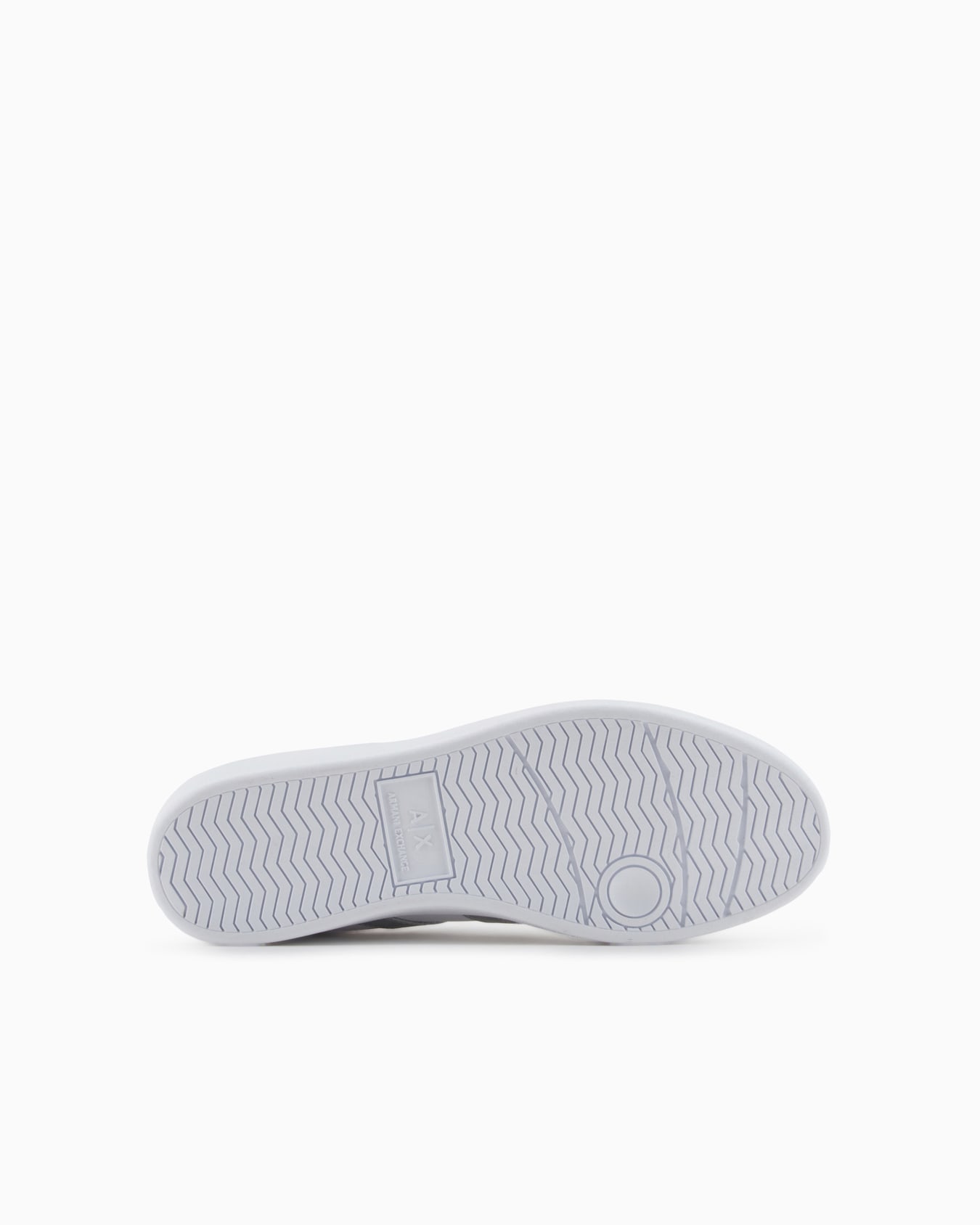 Sneakers with contrasting side bands Slide 5