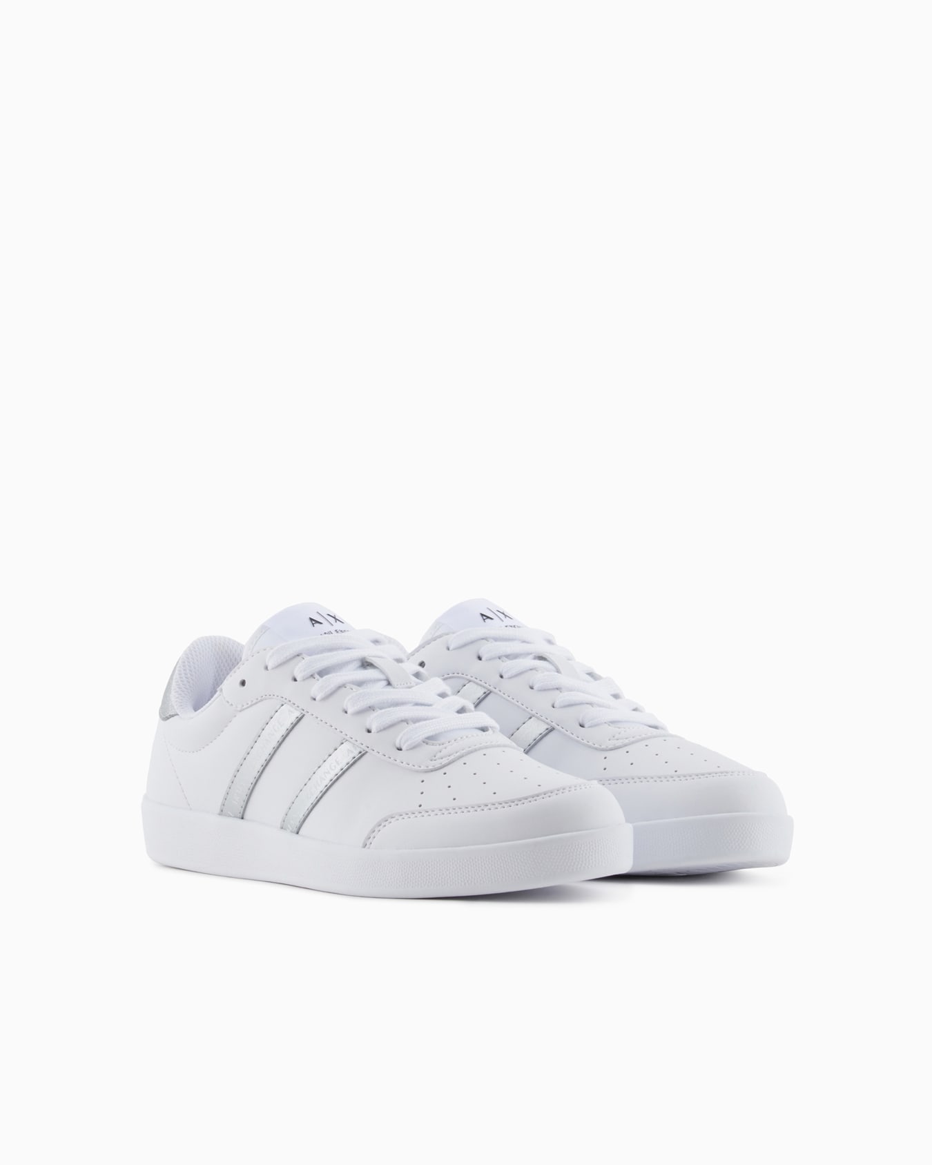 Sneakers with contrasting side bands Slide 1