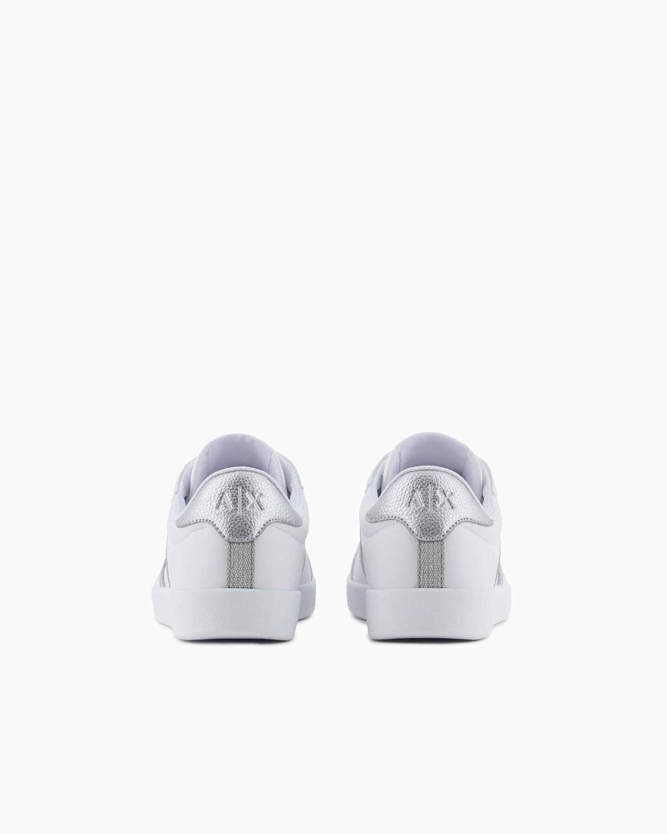 Sneakers with contrasting side bands Slide 3