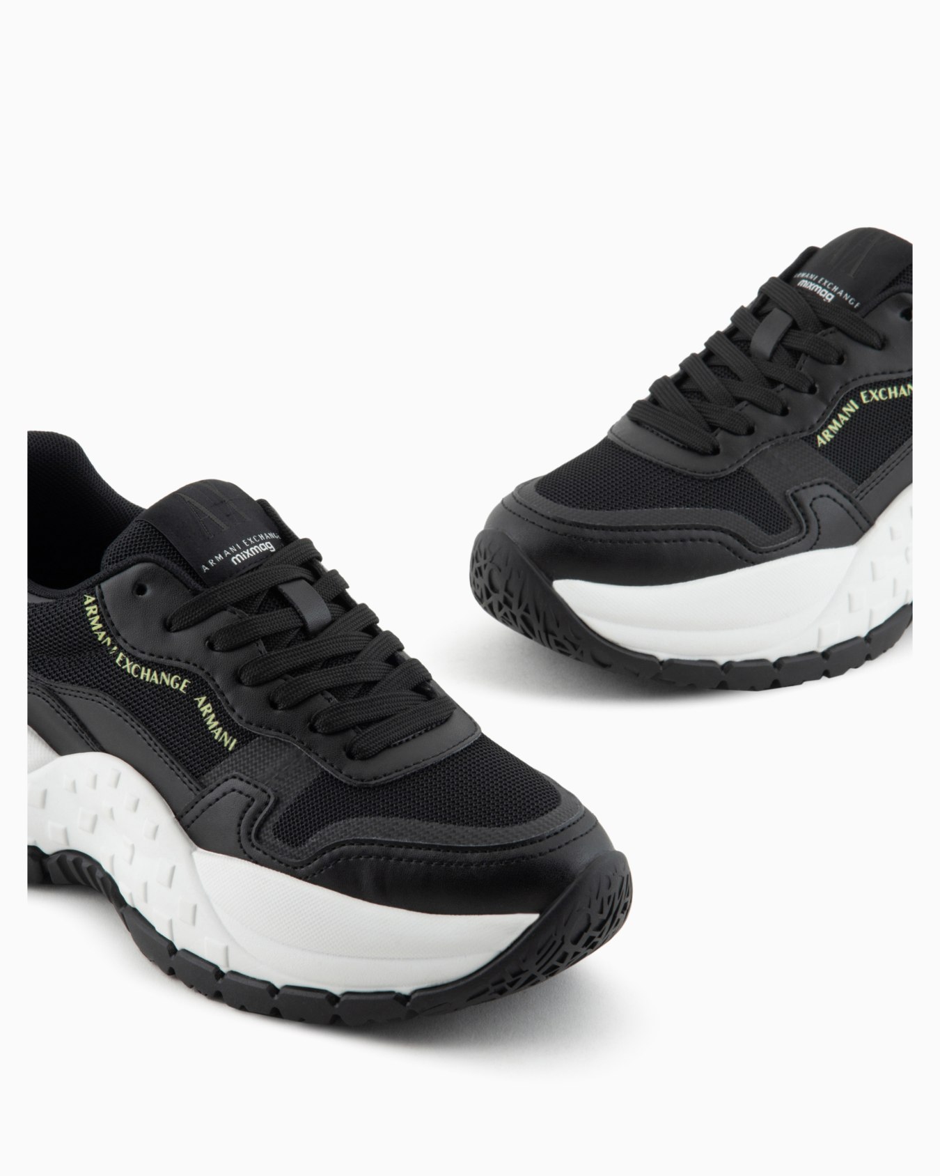 Sneakers with logo Diapositiva 4