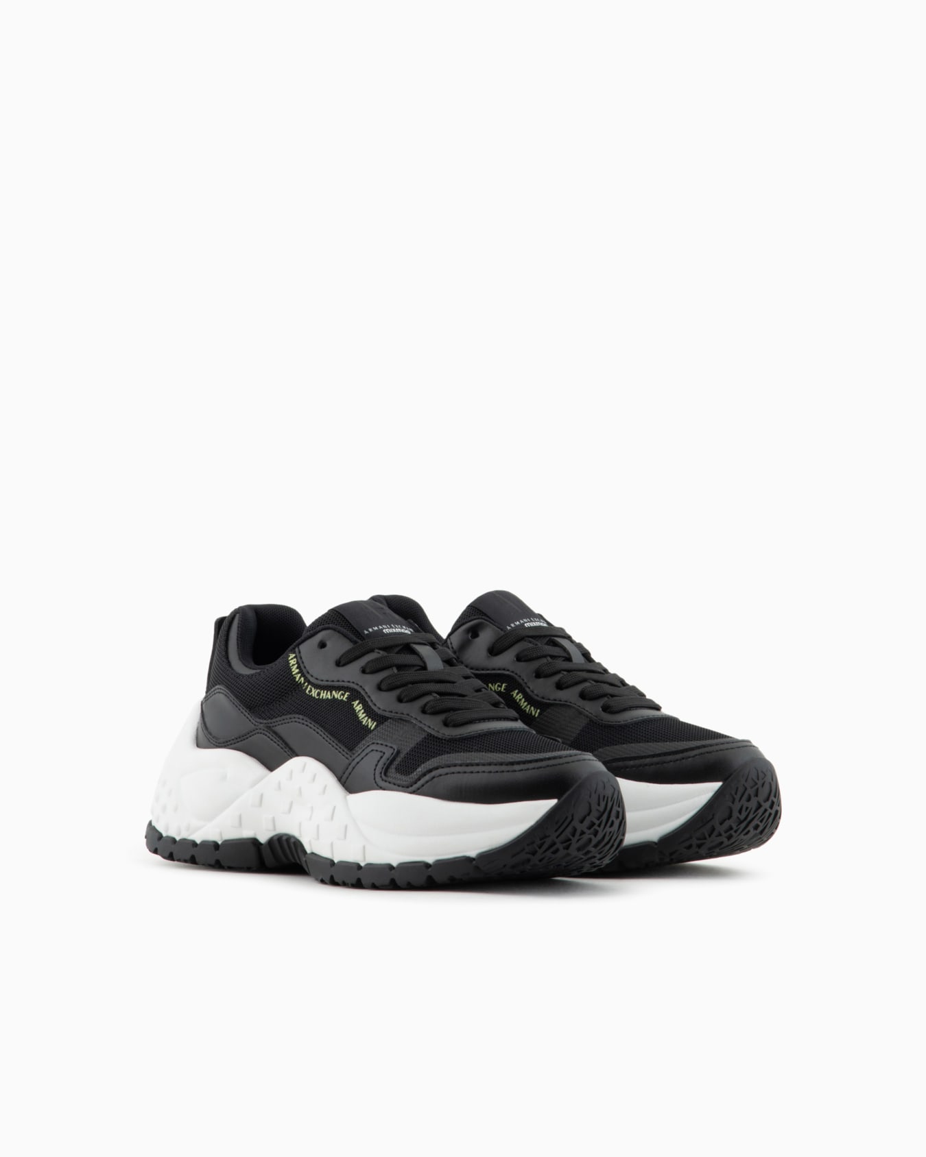 Sneakers with logo Diapositiva 1