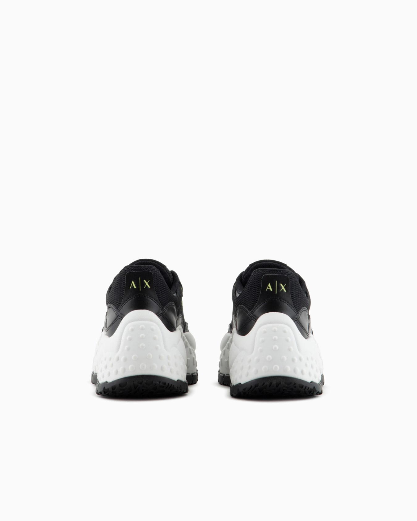 Sneakers with logo Diapositiva 3