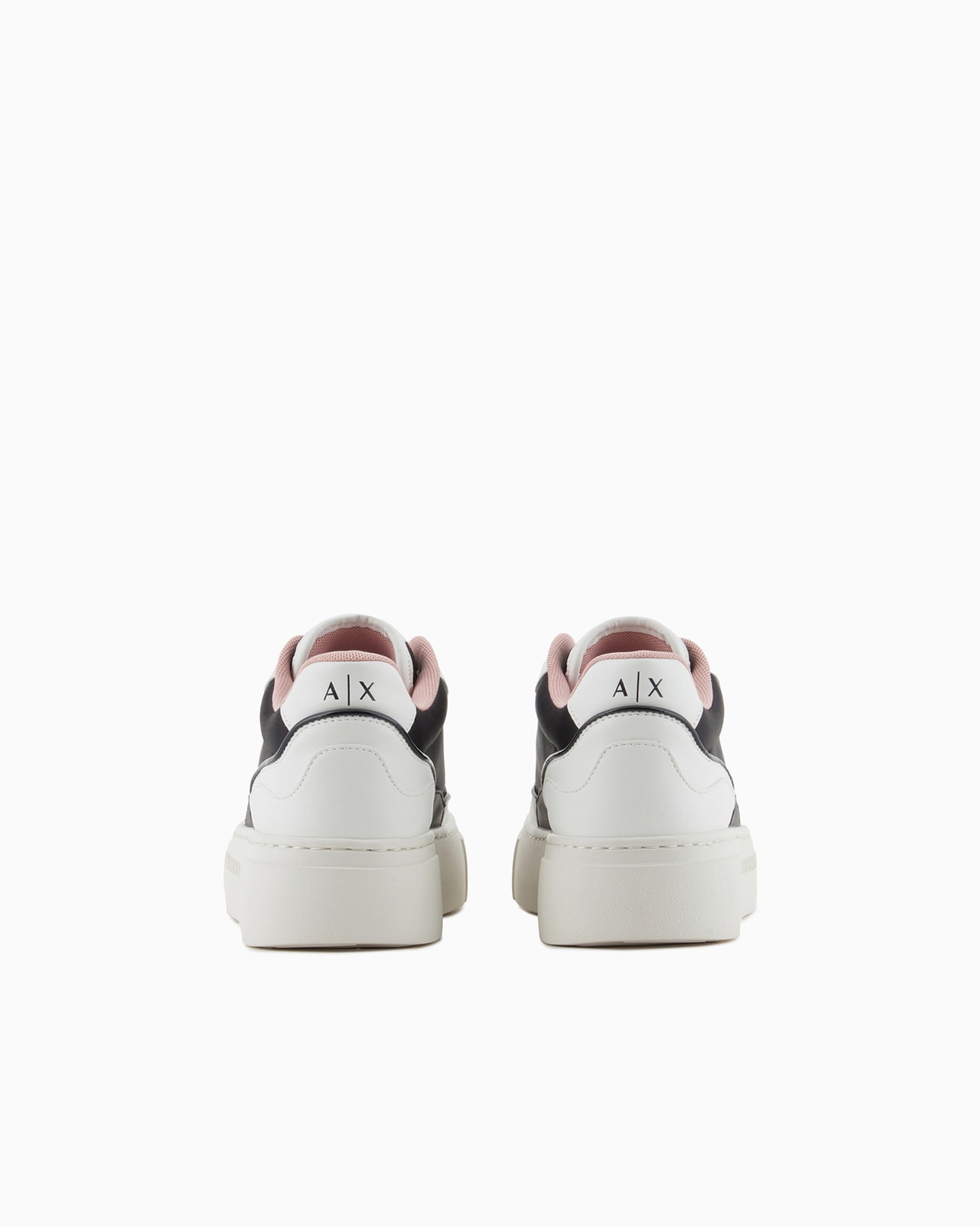 Zapatillas de suela alta con logo de nombre. Diapositiva 3