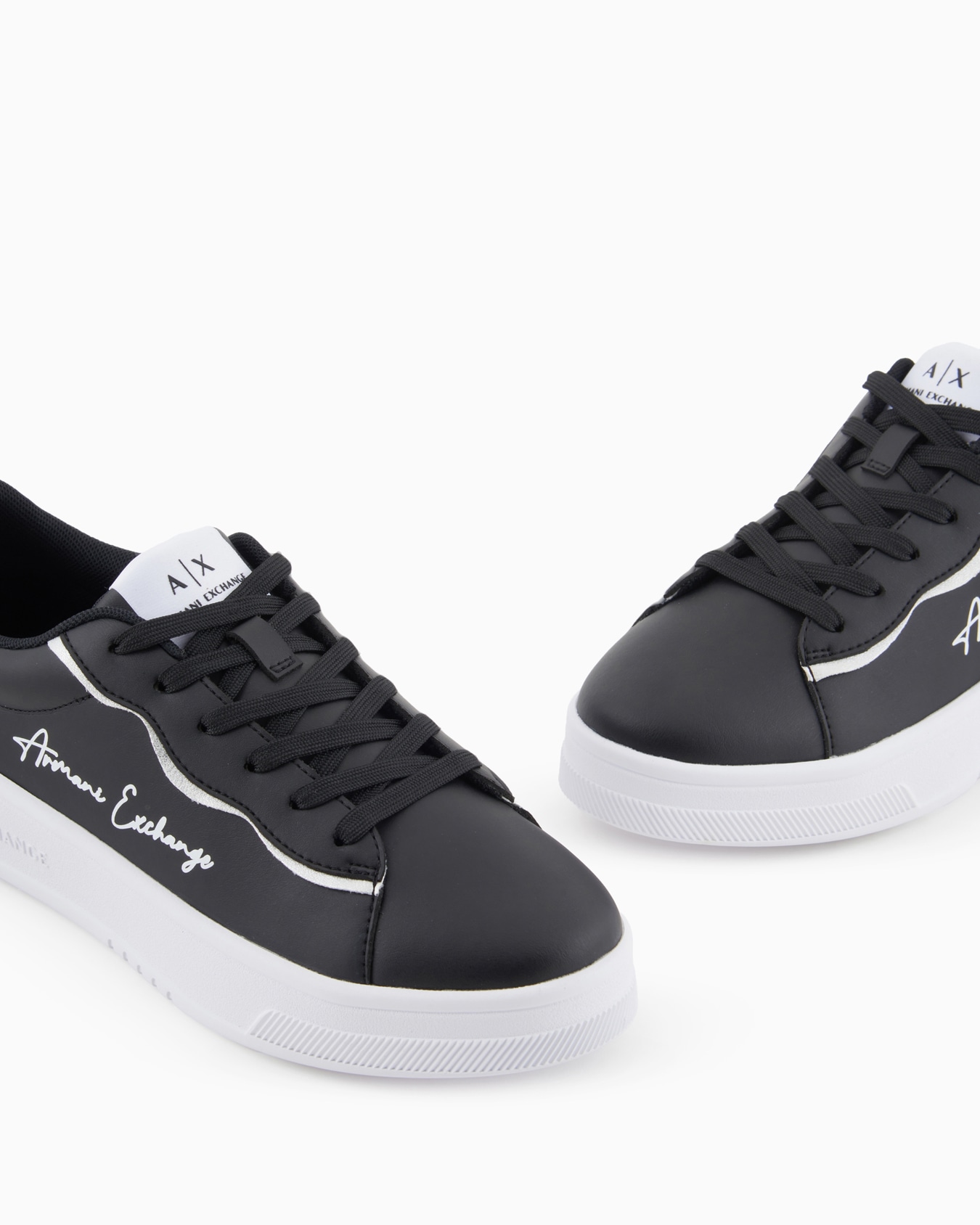 Sneakers with metal piping and logo Slide 4