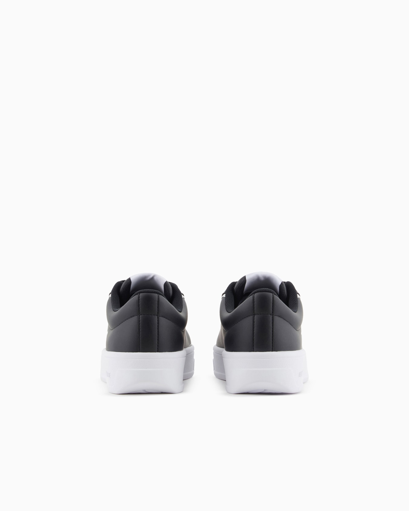 Sneakers with metal piping and logo Slide 3