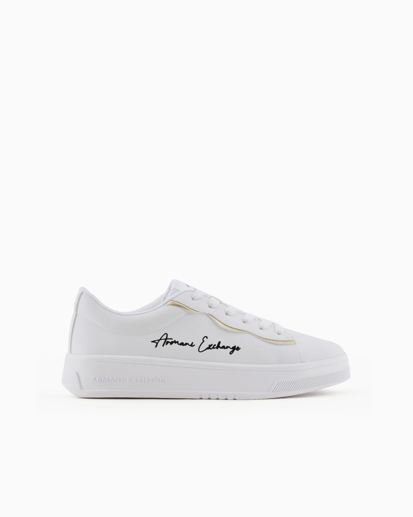 Zapatillas con ribetes metálicos y logo. Diapositiva 0