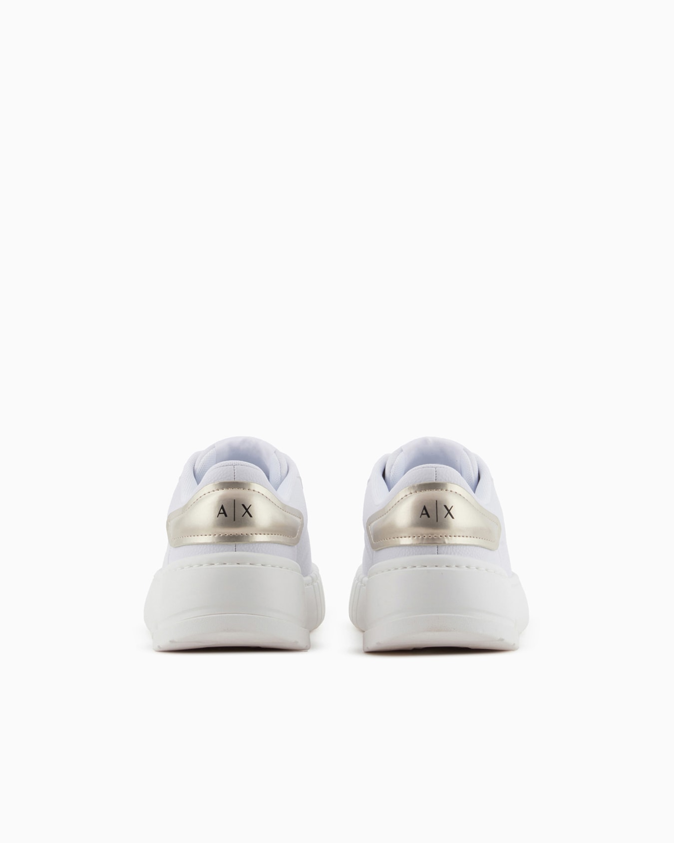 Sneakers with laces and logo Slide 3
