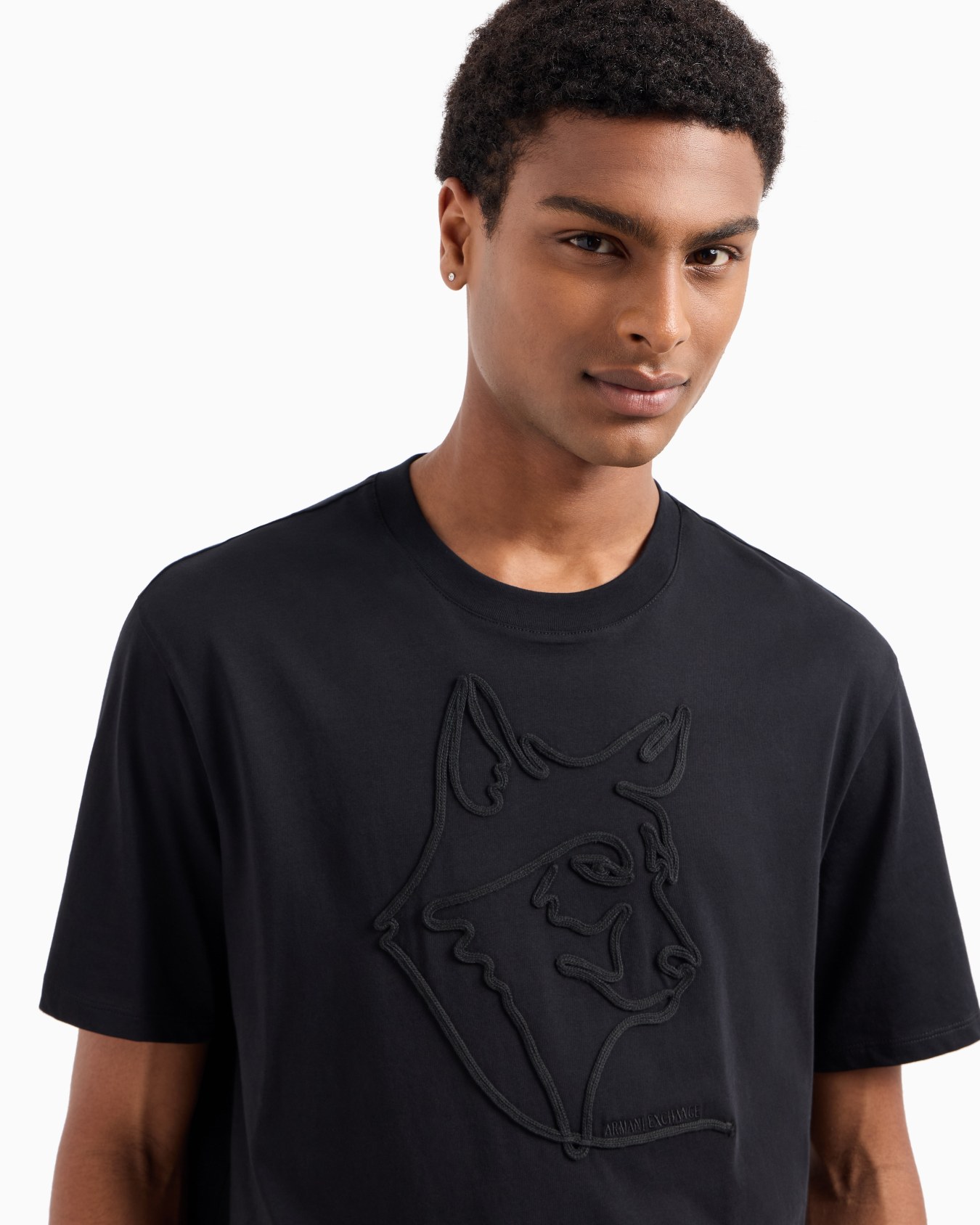 Regular fit T-shirt with tone-on-tone embroidery in organic cotton Slide 4