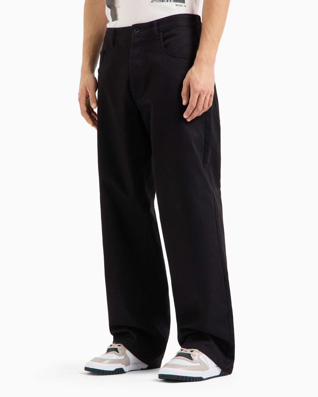 Relaxed fit jeans in cotton bull Slide 1