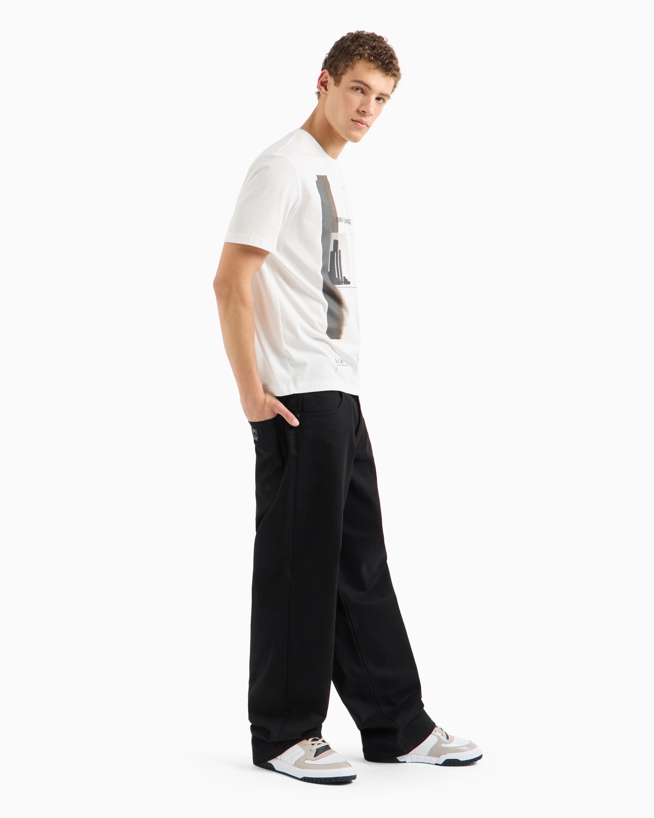 Relaxed fit jeans in cotton bull Slide 3