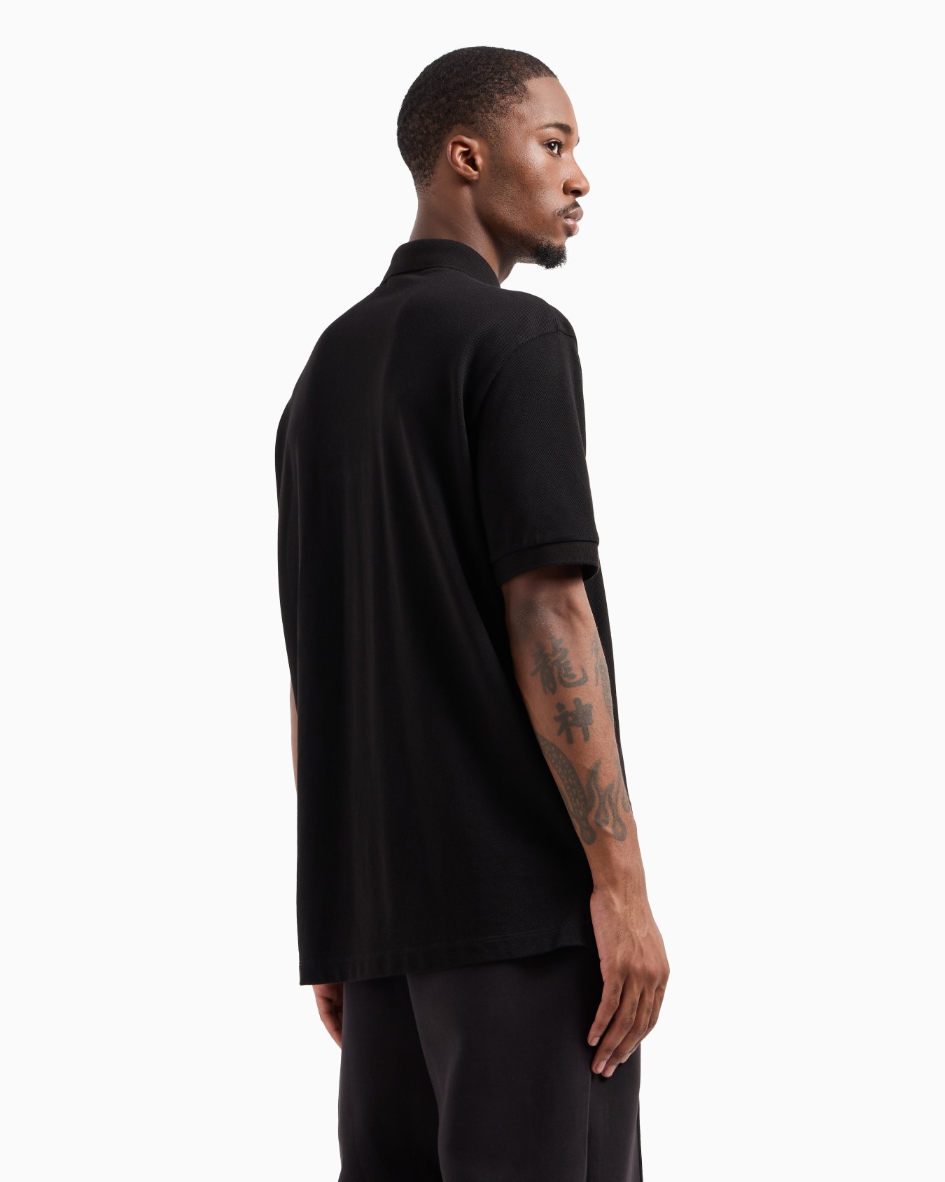 Short-sleeved cotton polo with pocket Slide 3
