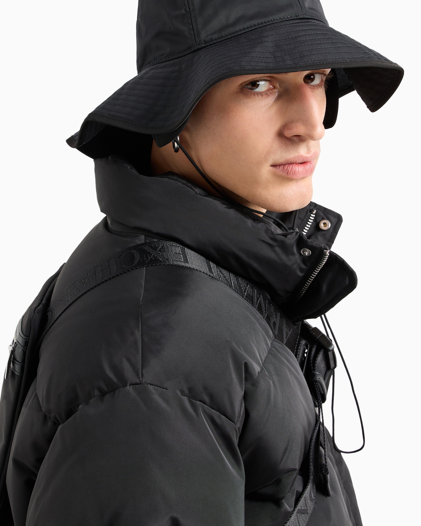 Chapeau avec logo A|X Diapositive 3