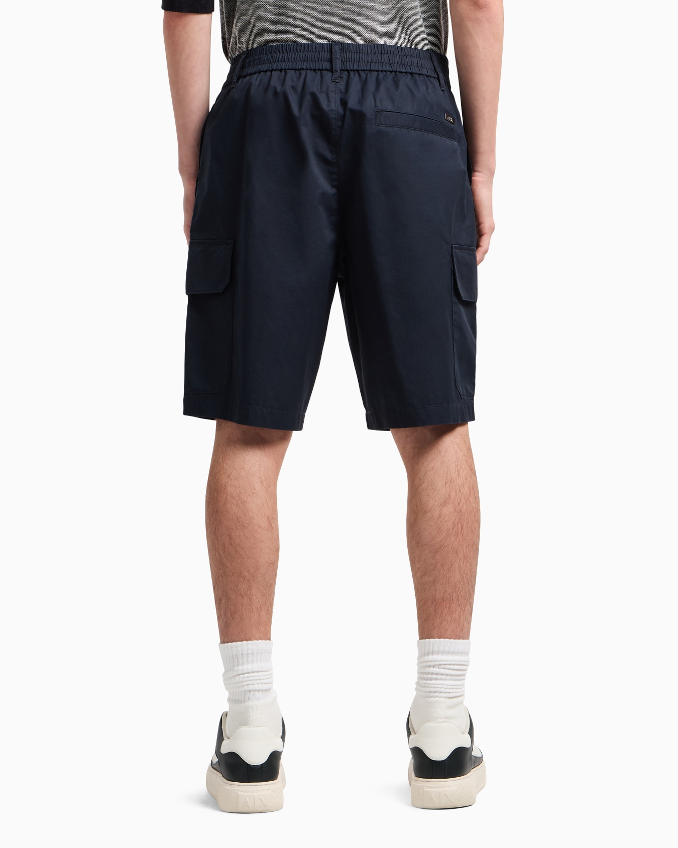 Shorts cargo in twill di cotone con maxi-tasche Slide 2