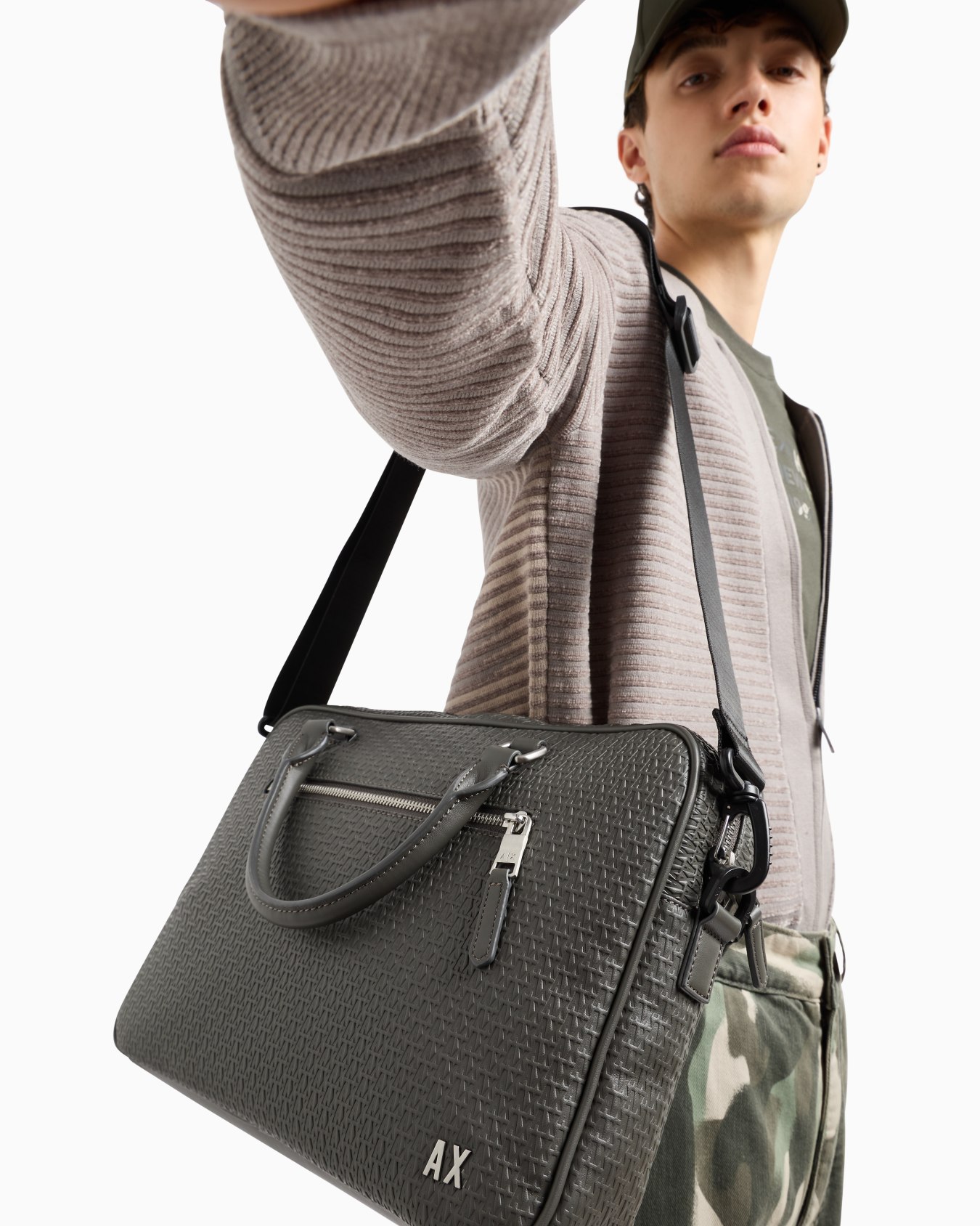 Briefcase with removable shoulder strap Slide 6