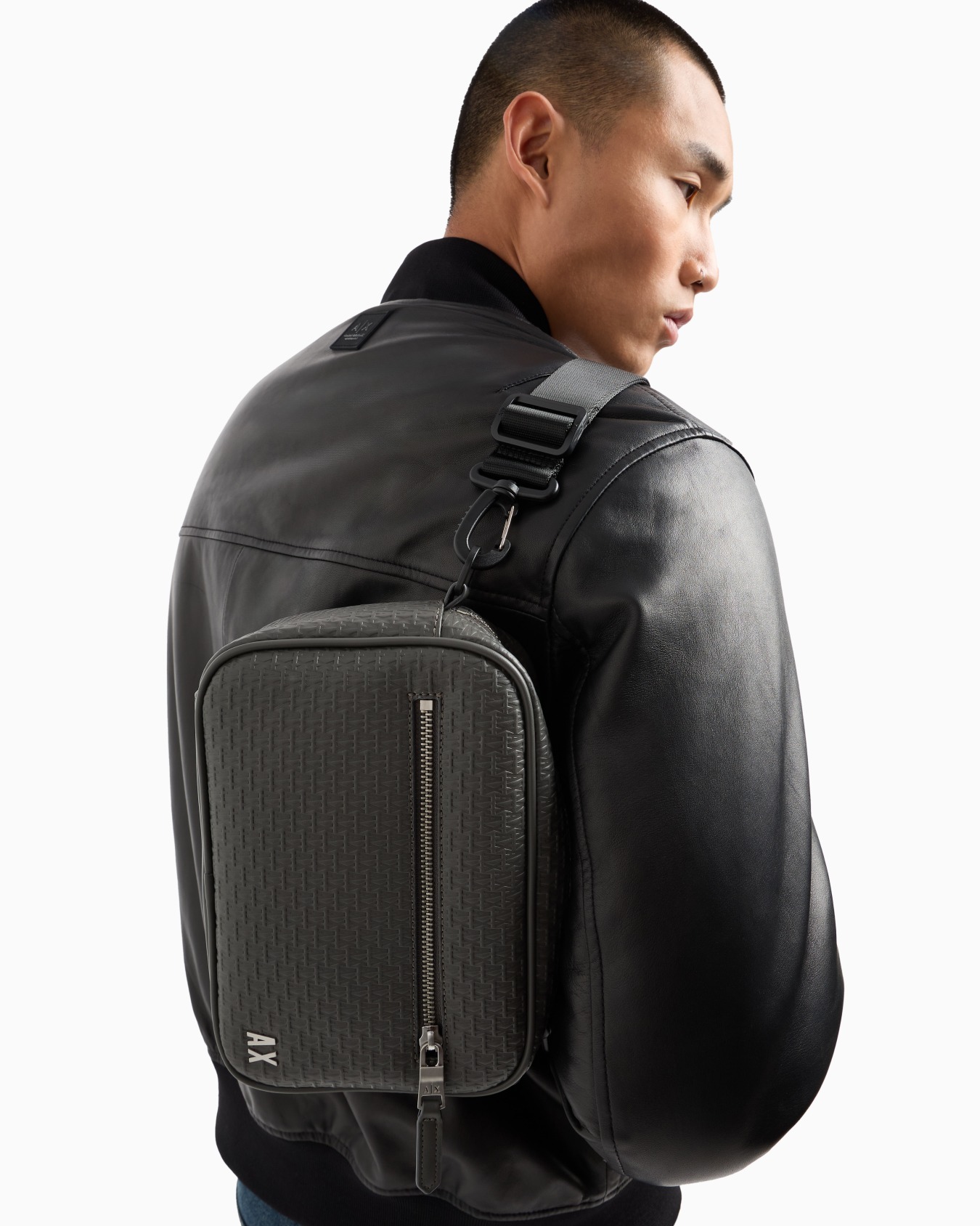 Bolso de hombro con logo monograma por toda la prenda Diapositiva 6