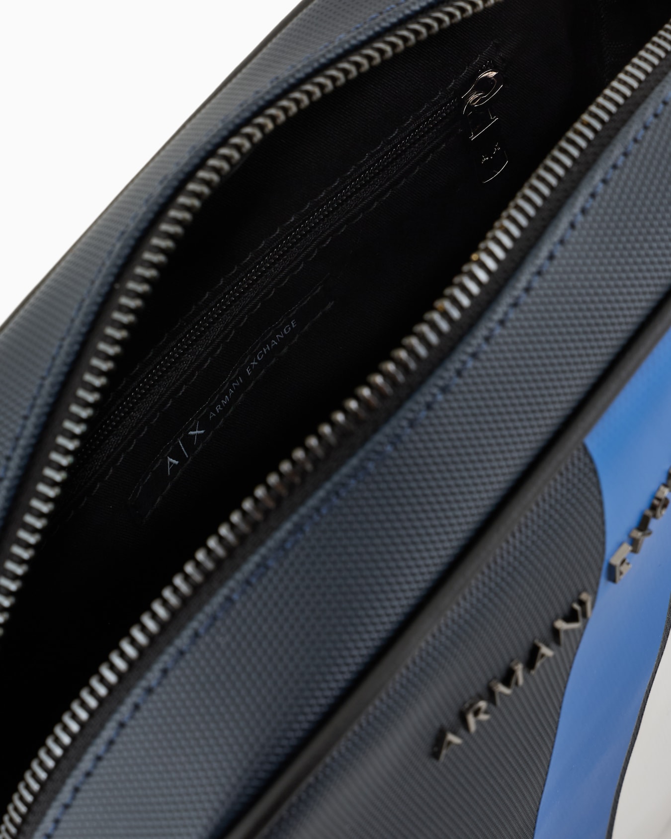 Shoulder bag with colored bands and logo print Slide 3