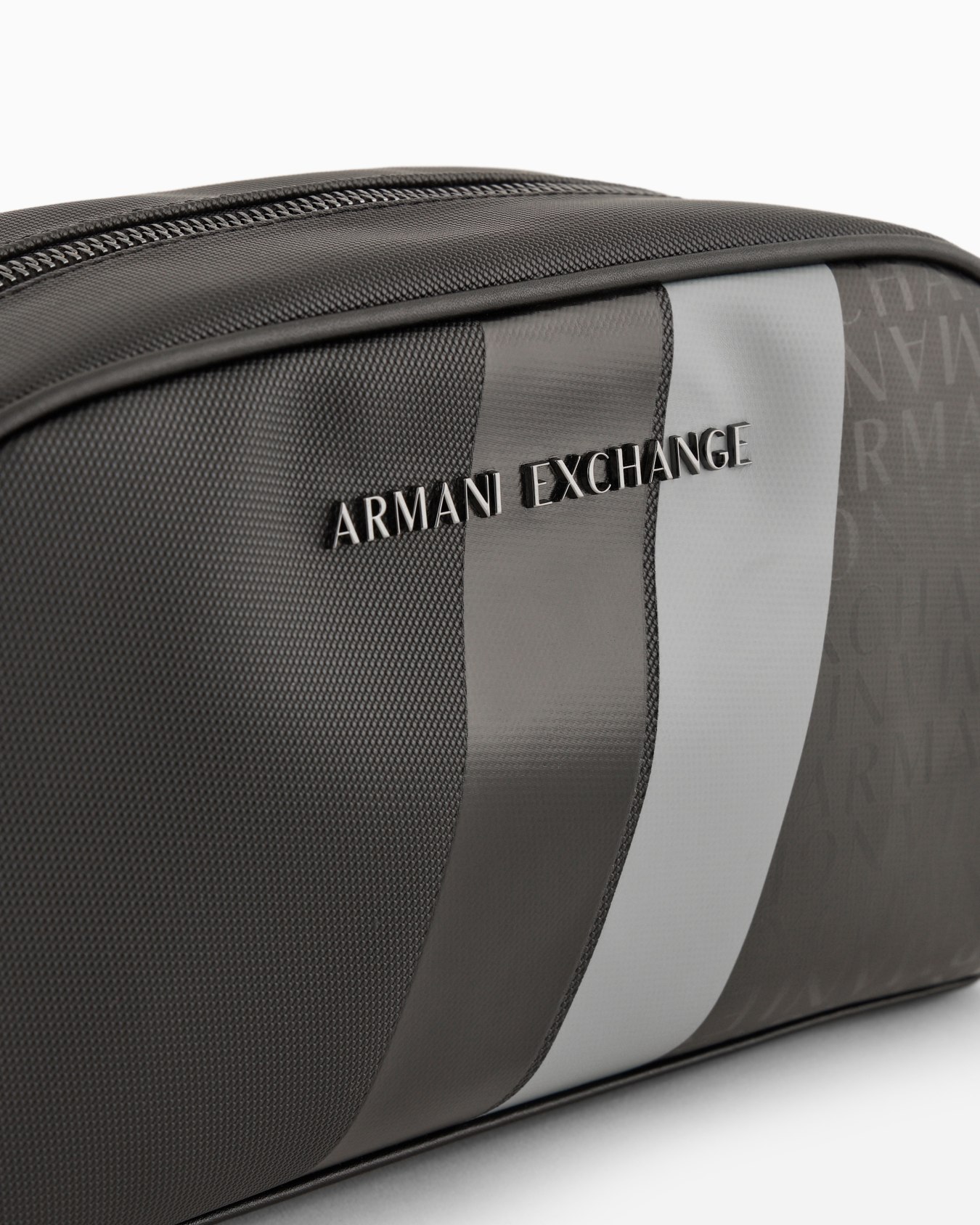 Beauty case with monogram and stripes Slide 3