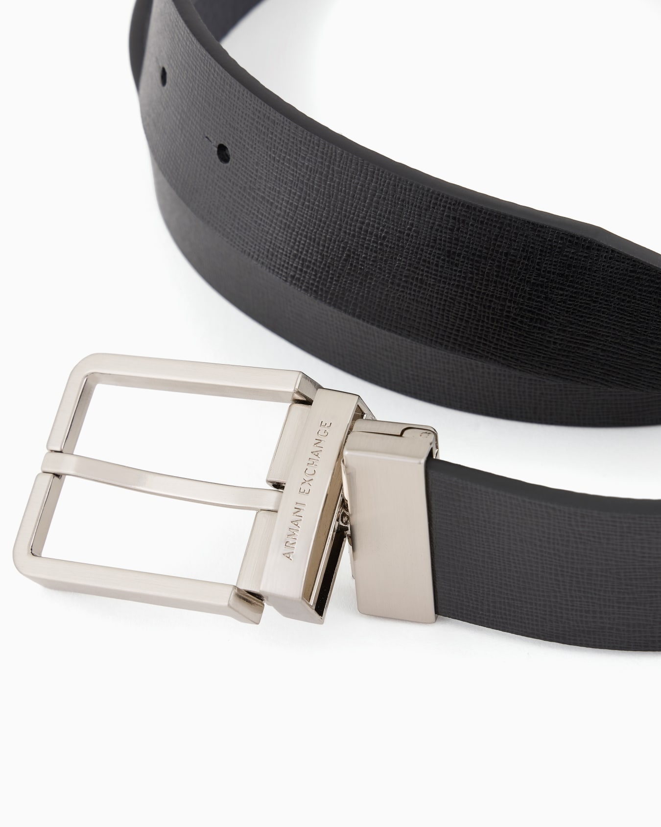 Conjunto de cinturón de piel con dos pasadores. Diapositiva 1