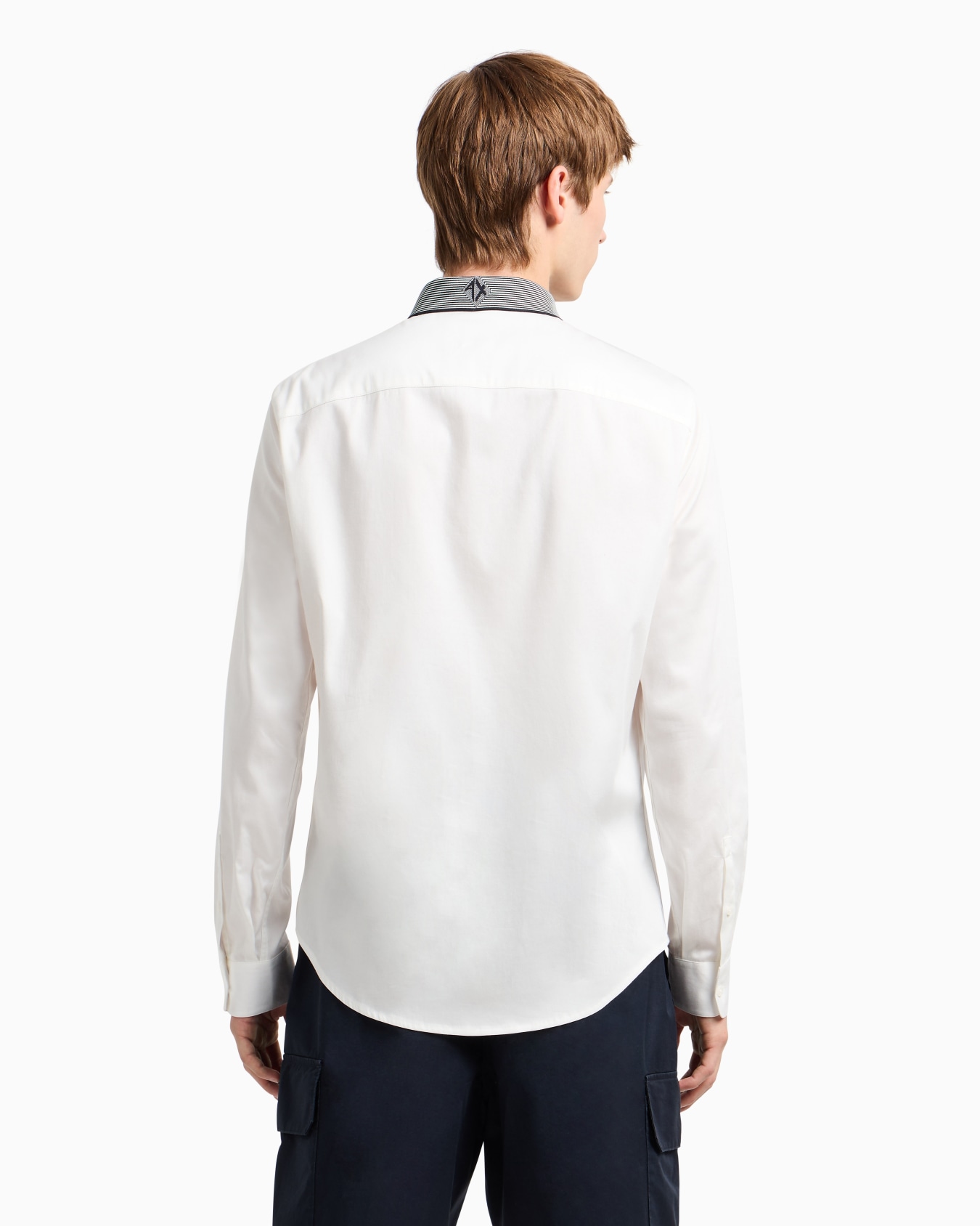 Camisa de algodón elástico de corte entallado con cuello en contraste Diapositiva 2