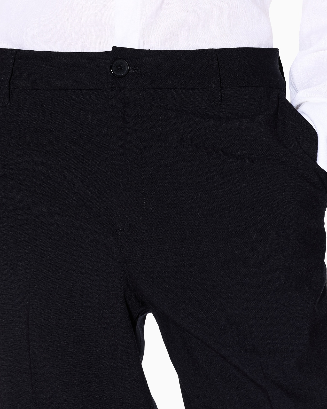 Chino trousers in flowing fabric Slide 4
