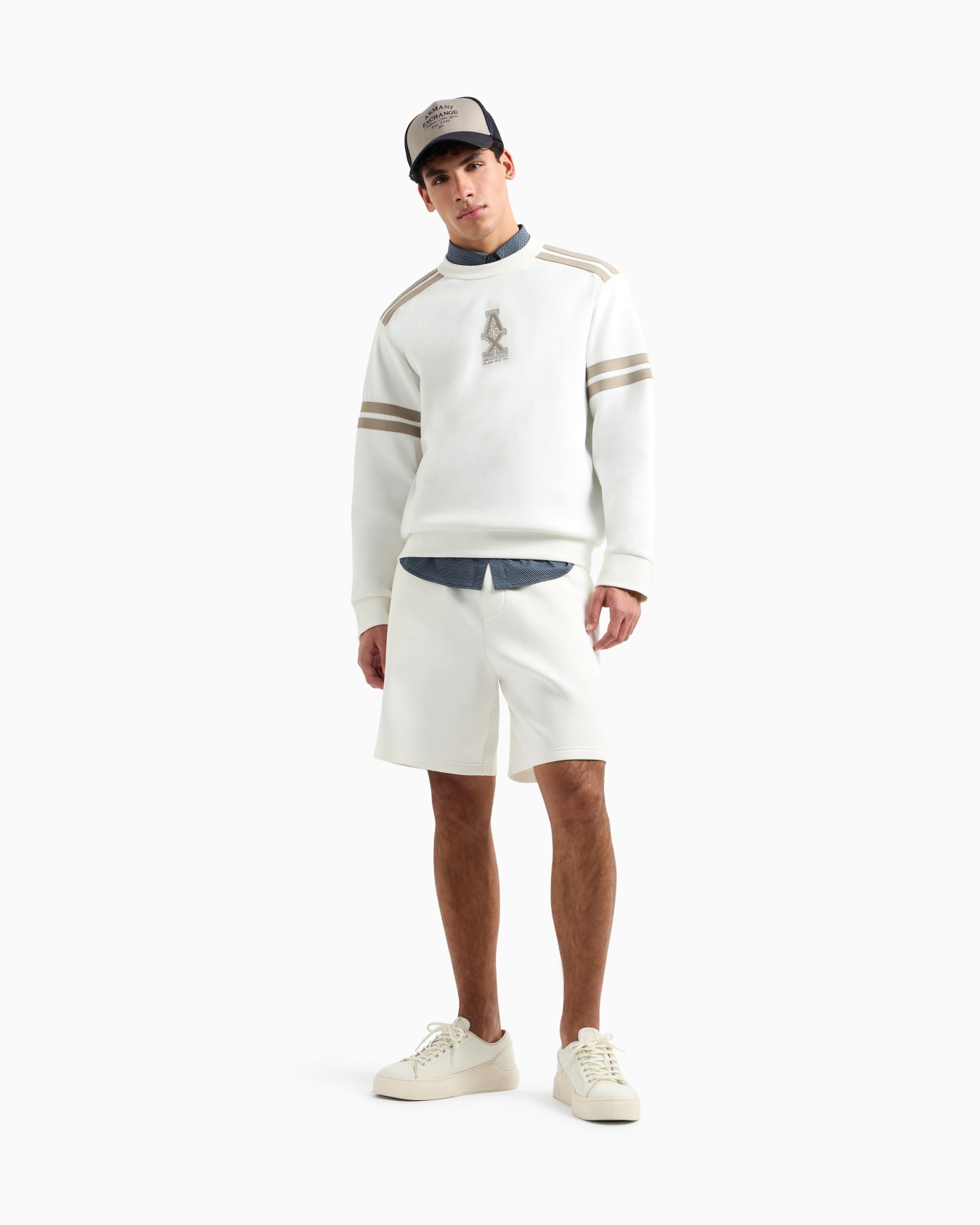 Basic Bermuda in stretch fabric Slide 1