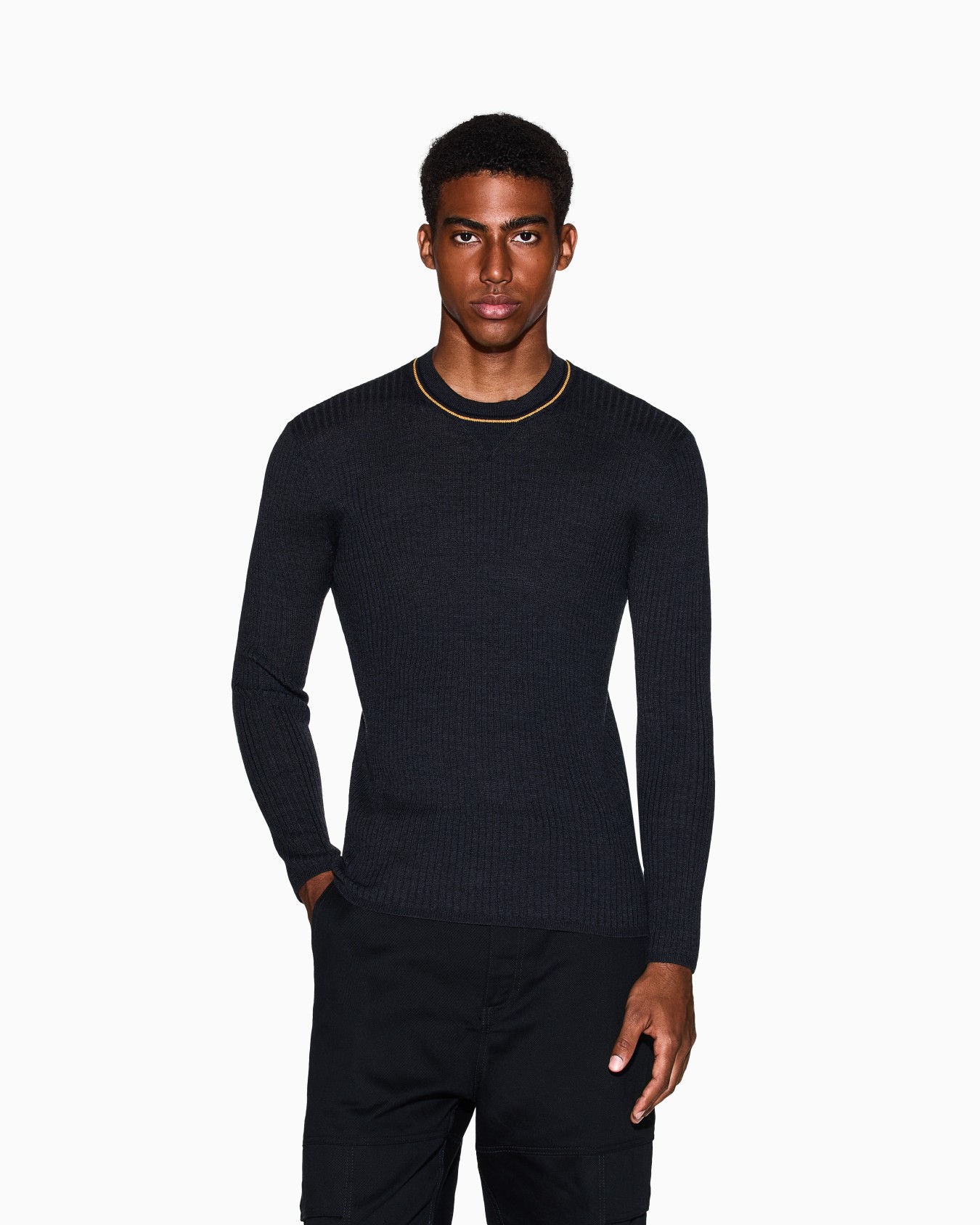 Crew neck sweater with contrasting profile Slide 3