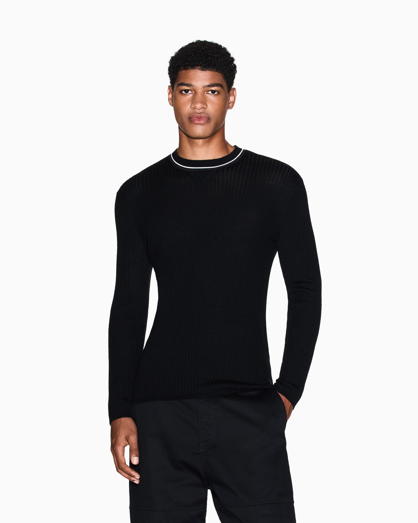 Crew neck sweater with contrasting profile Slide 3