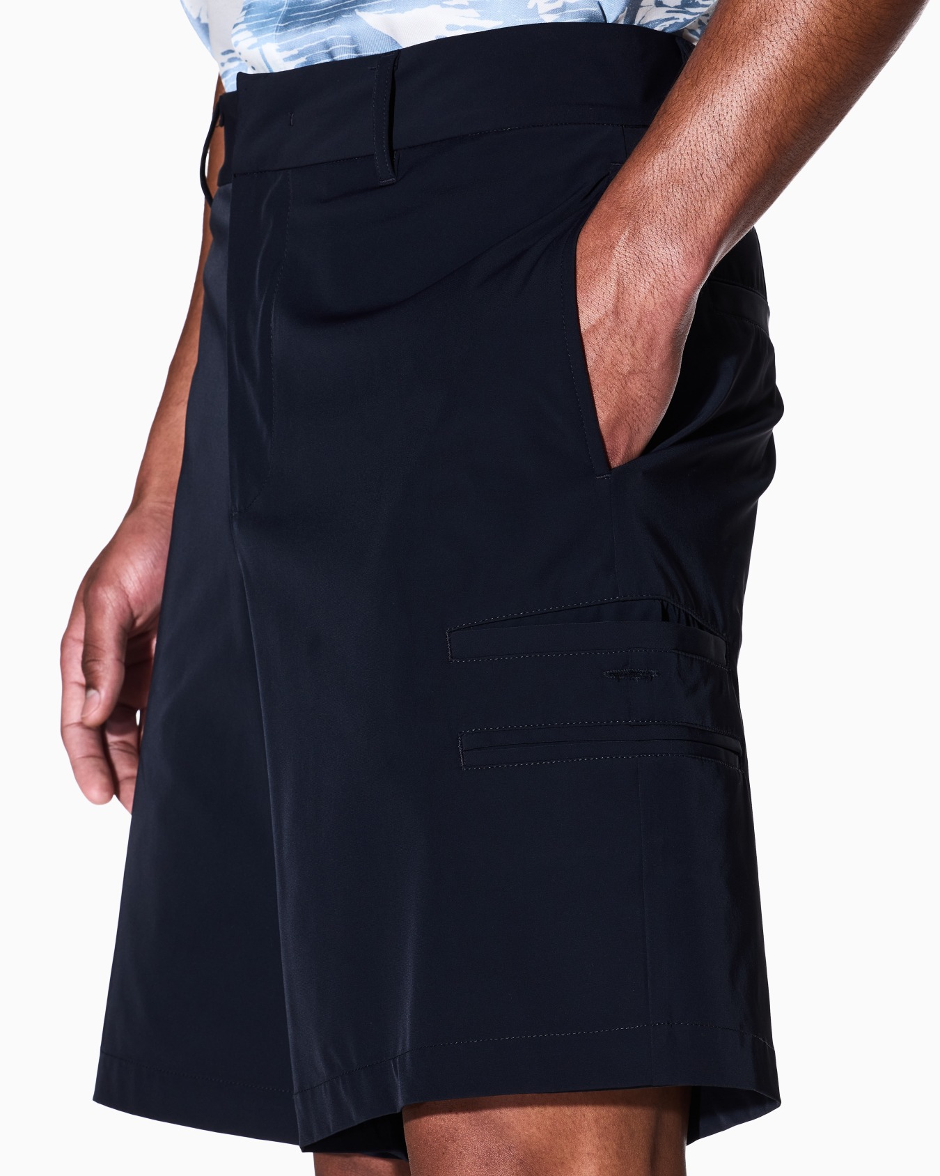 Stretch nylon Bermuda shorts Slide 4