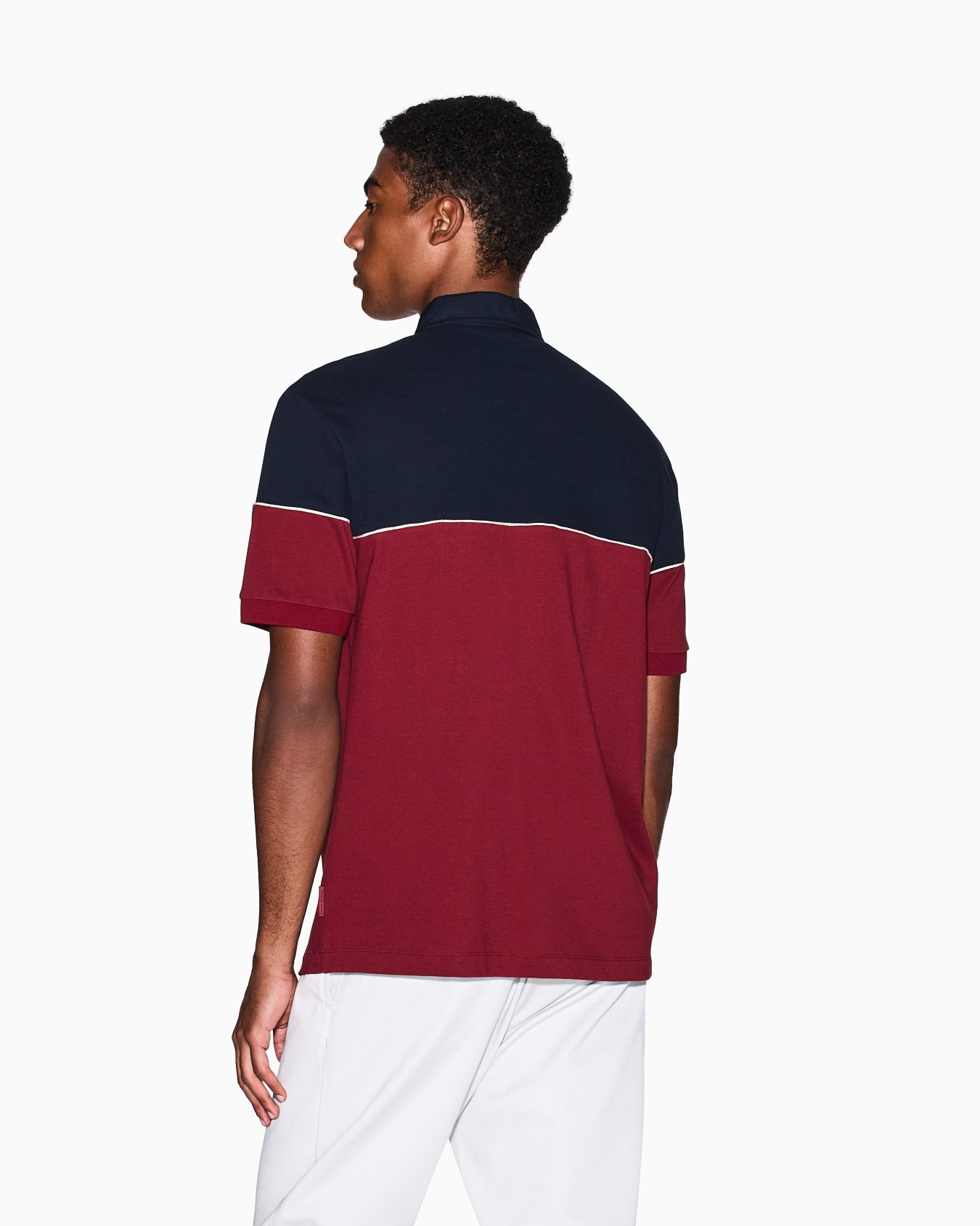Polo bicolor de corte regular Diapositiva 2