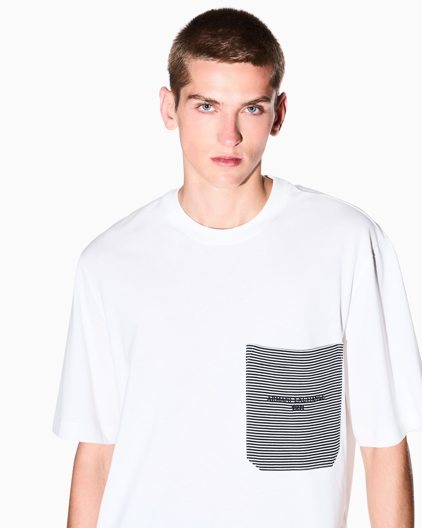 パッチポケットディテール 半袖クルーネックTシャツ スライドする 4
