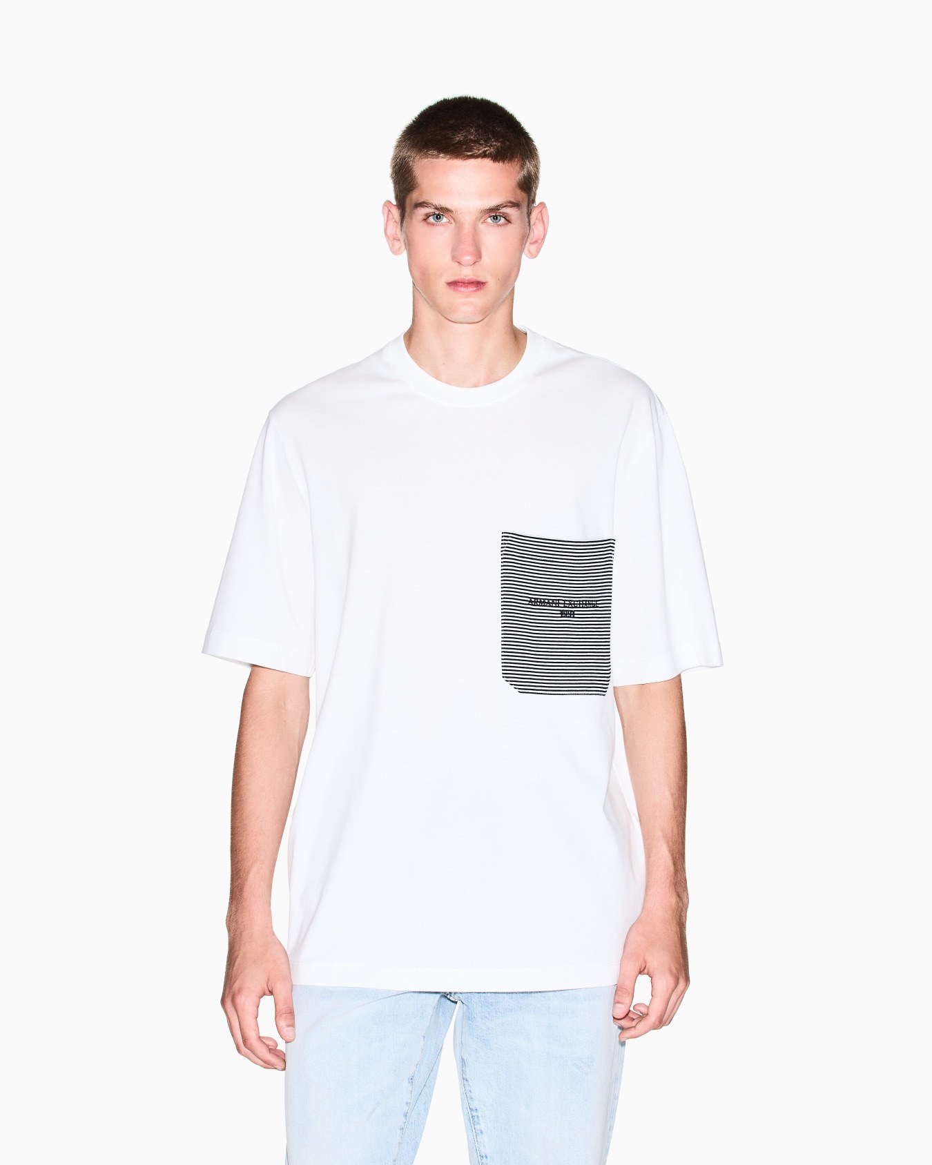 パッチポケットディテール 半袖クルーネックTシャツ スライドする 3