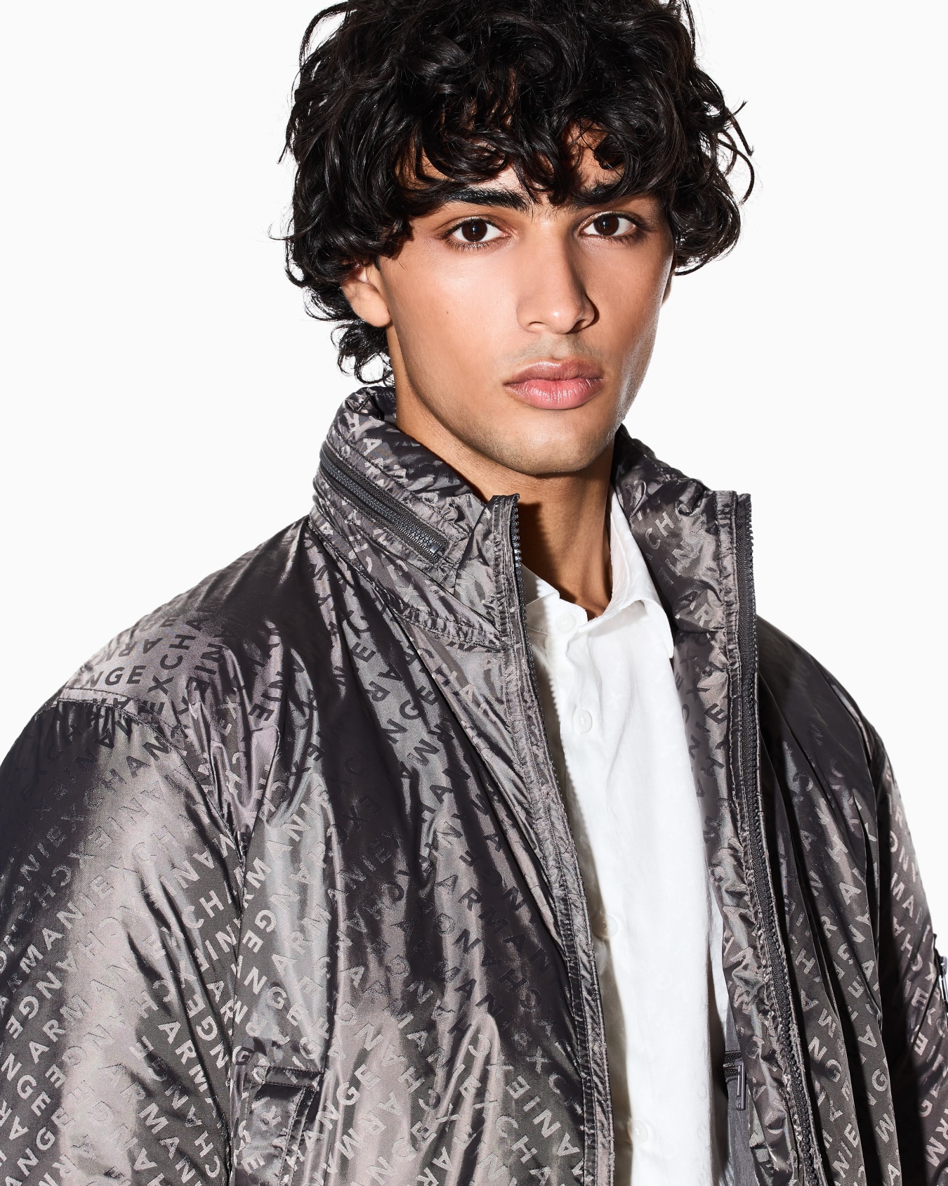 Chemise coupe régulière avec logo intégral Diapositive 4