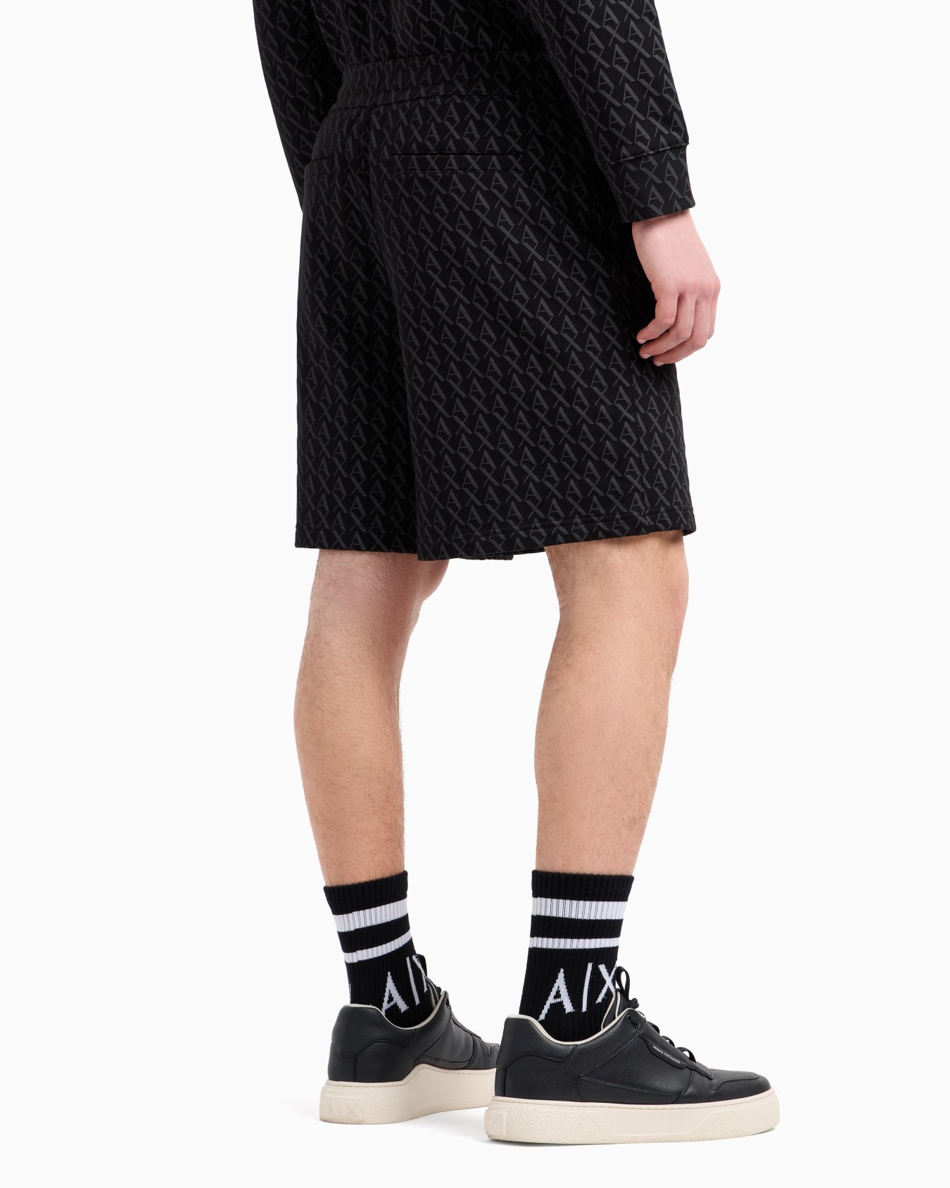 オールオーバーロゴ ハーフパンツ スライドする 2