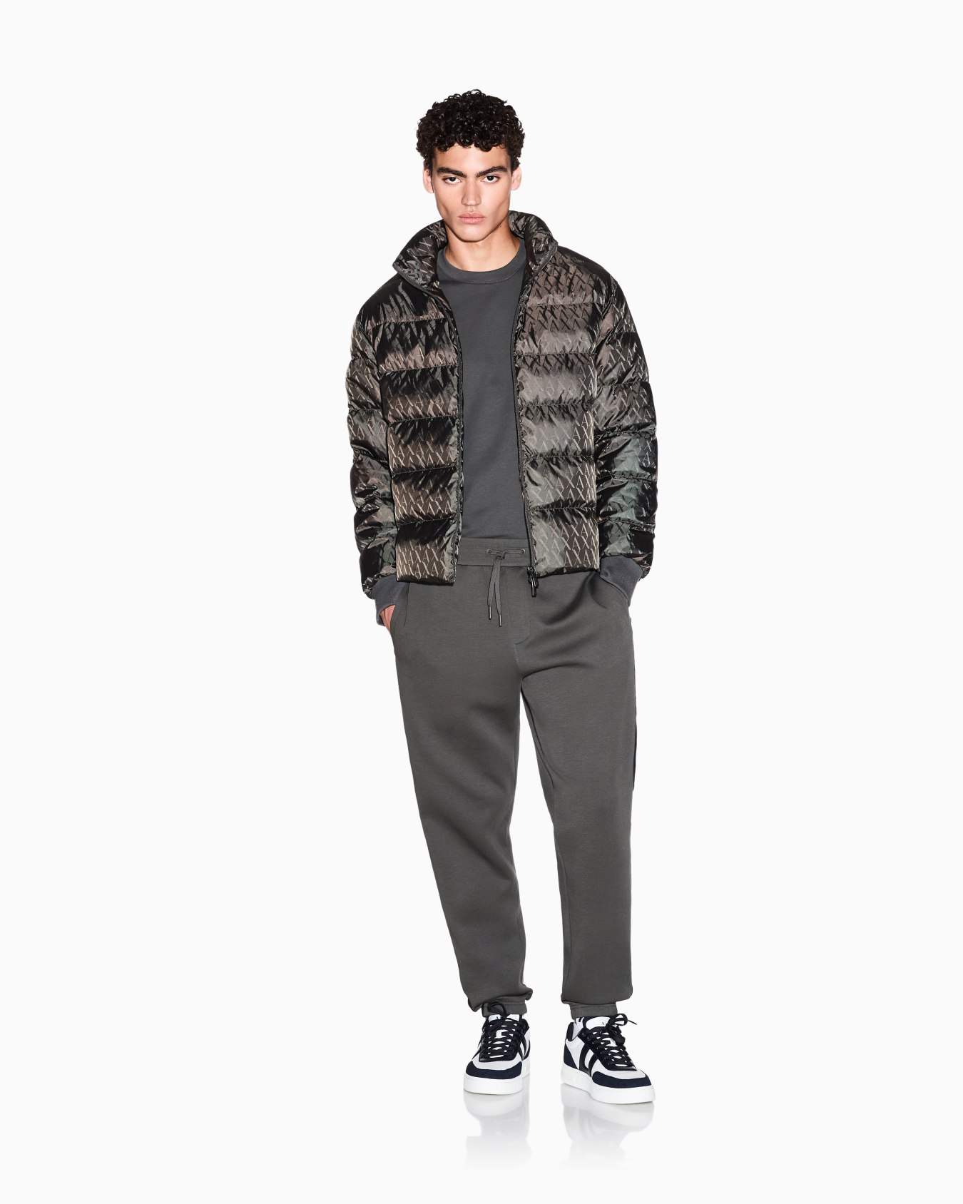 Contrasting regular fit tape t-shirt Slide 1