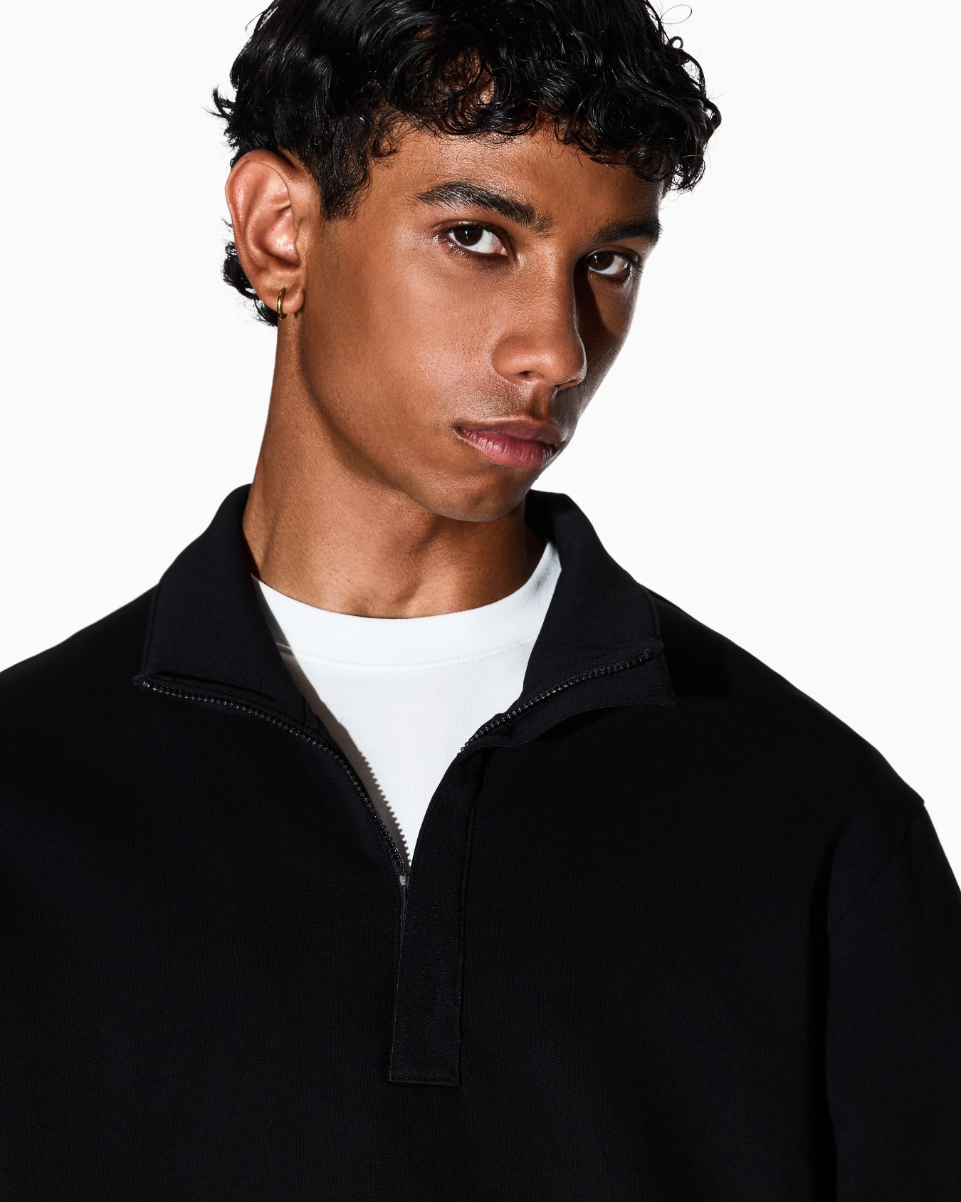 Sudadera con cuello alto y botones Diapositiva 4