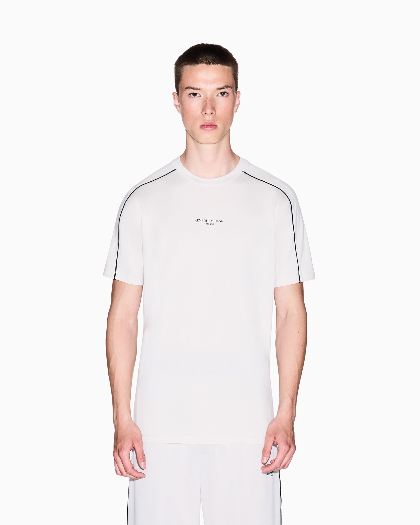 Regular fit T-shirt with contrasting piping Slide 3