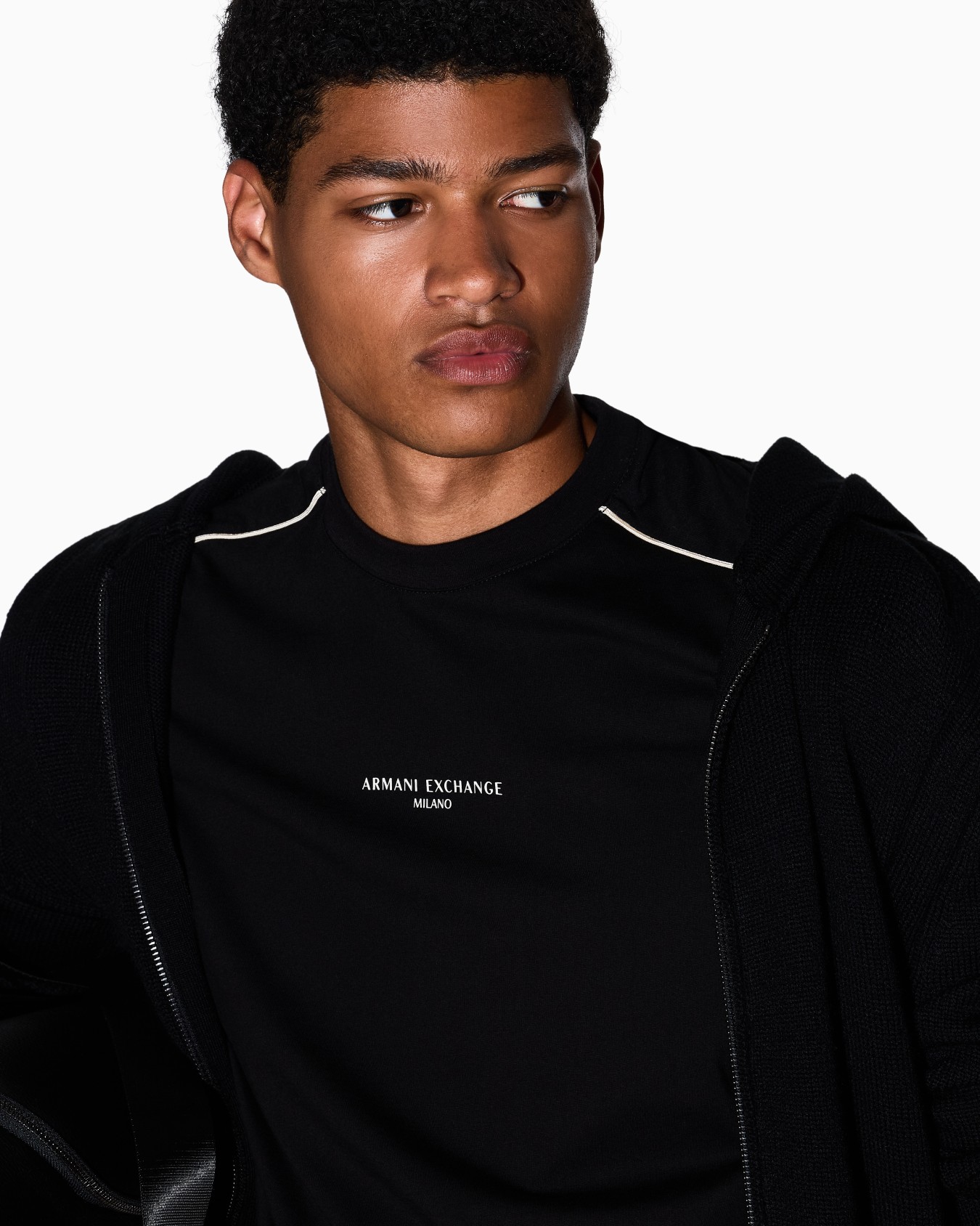 T-shirt coupe régulière avec passepoil contrasté Diapositive 4