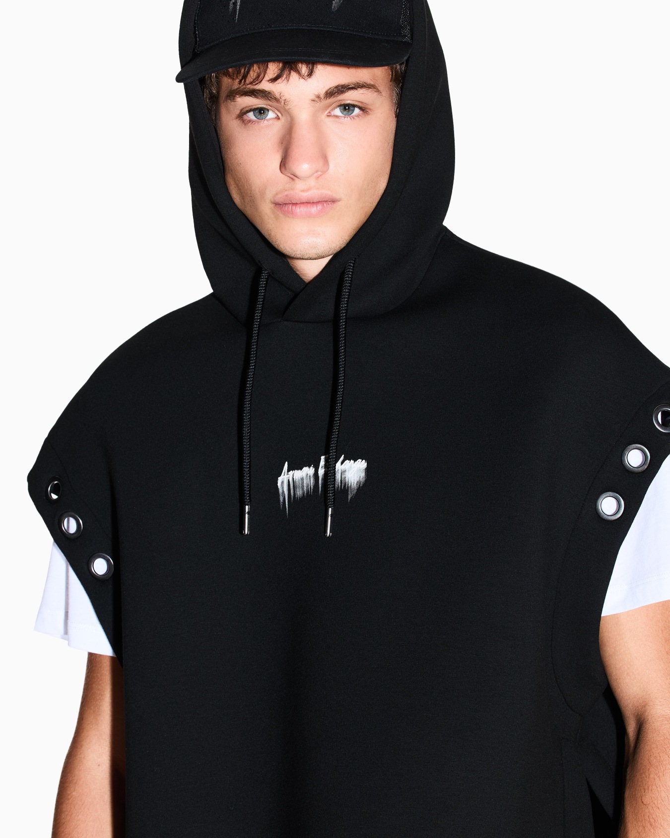 BLACK SLEEVELESS LOGO EYELET HOODIE Diapositive 4
