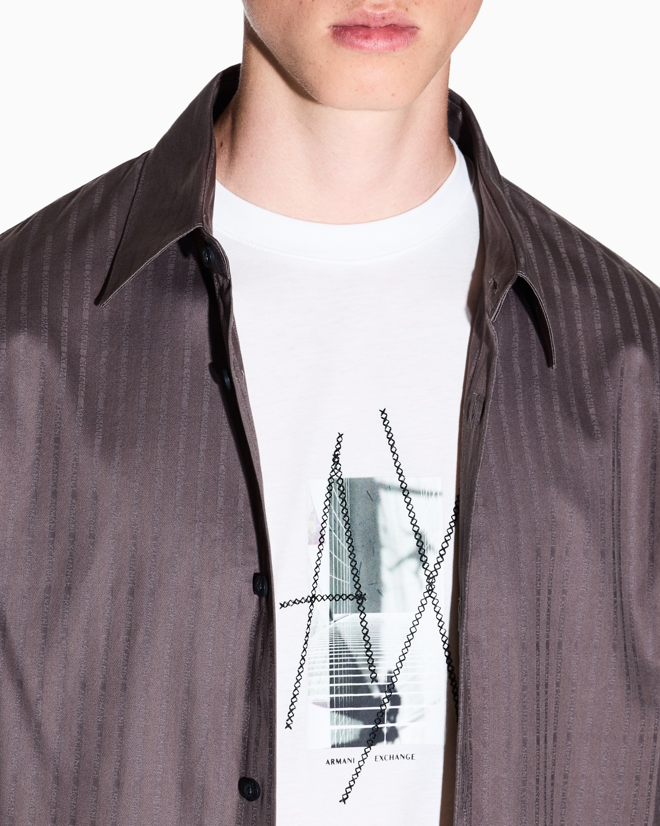 T-shirt à imprimé graphique coupe régulière Diapositive 4