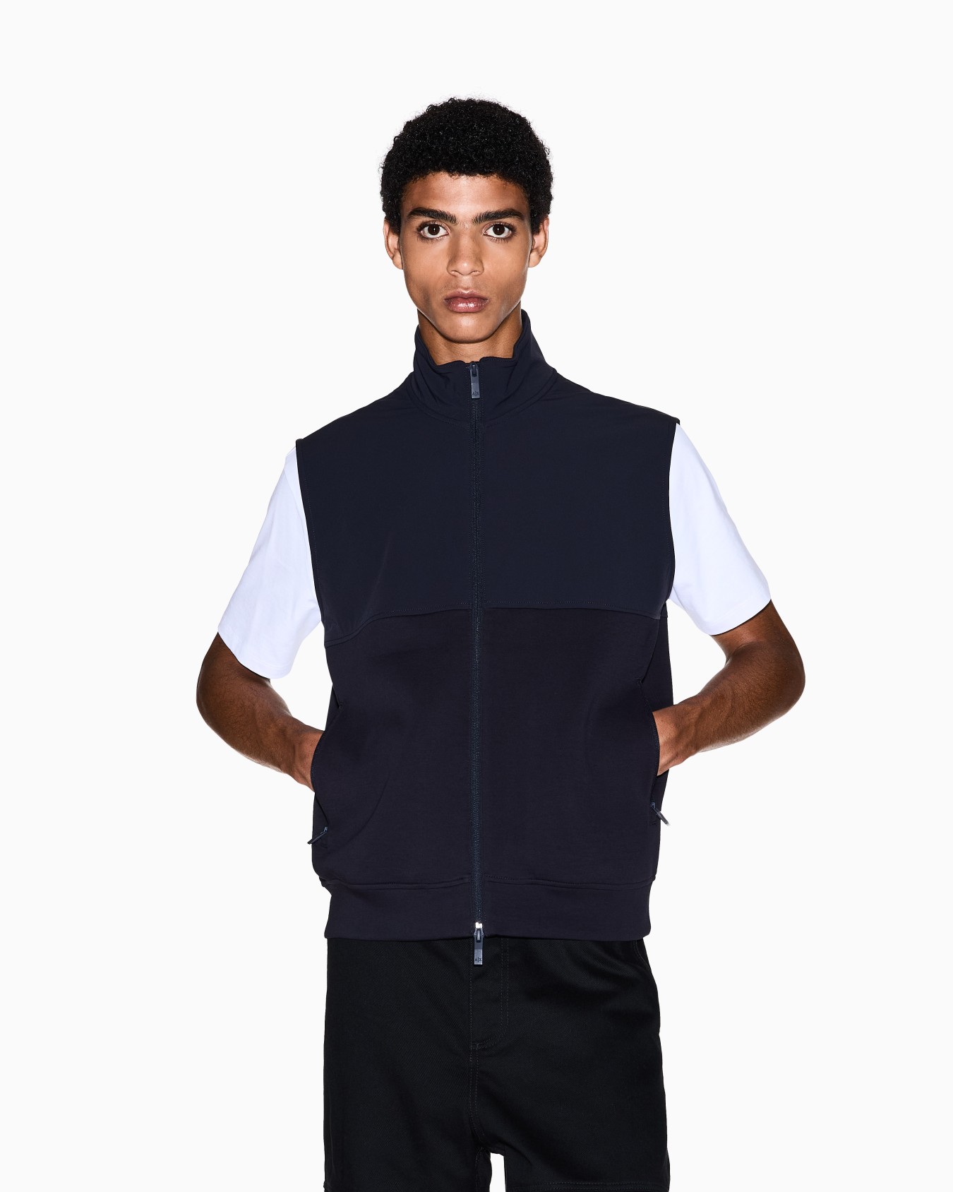 Full zip bimaterial vest Slide 3