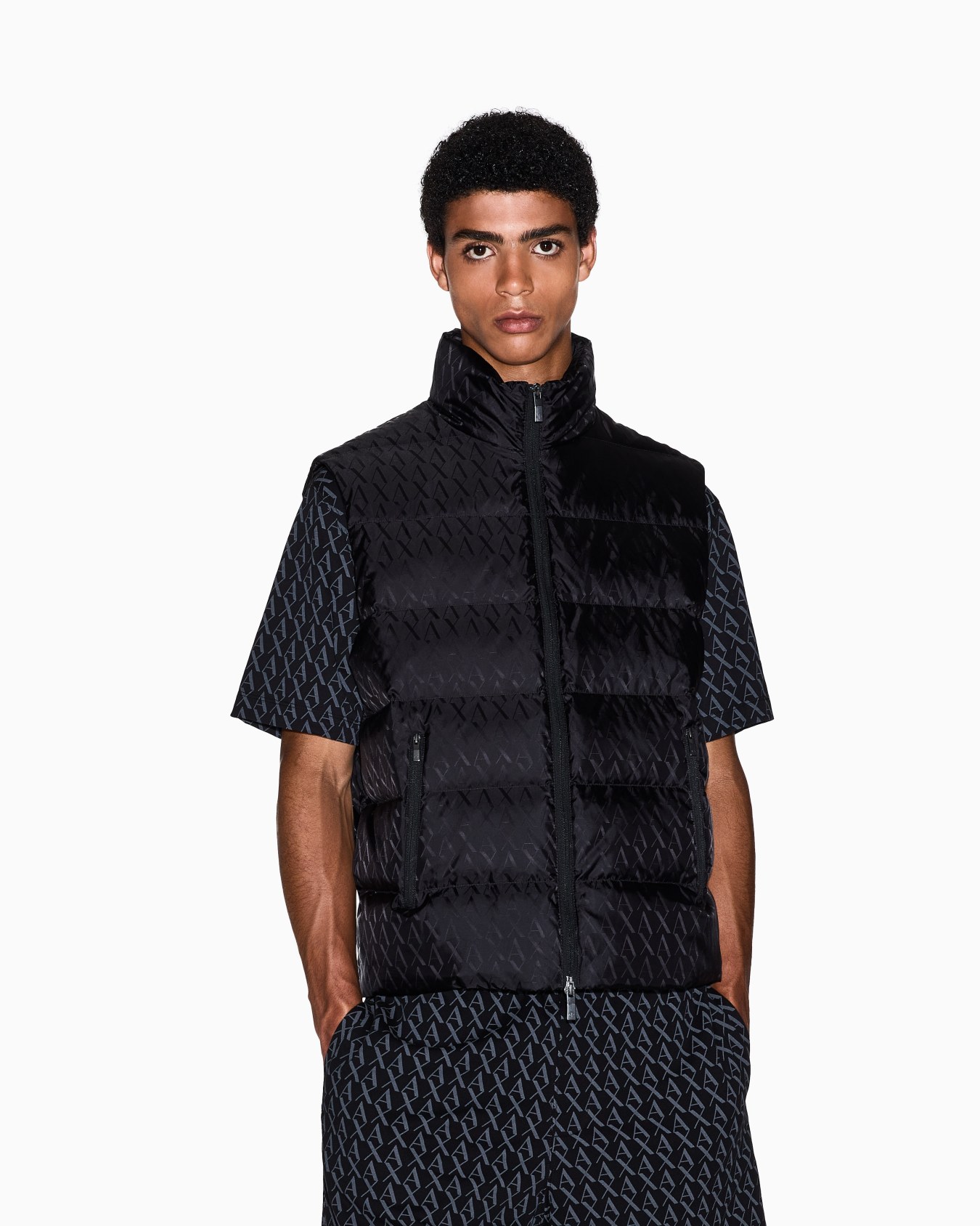 Fabric sleeveless with allover logo Slide 3