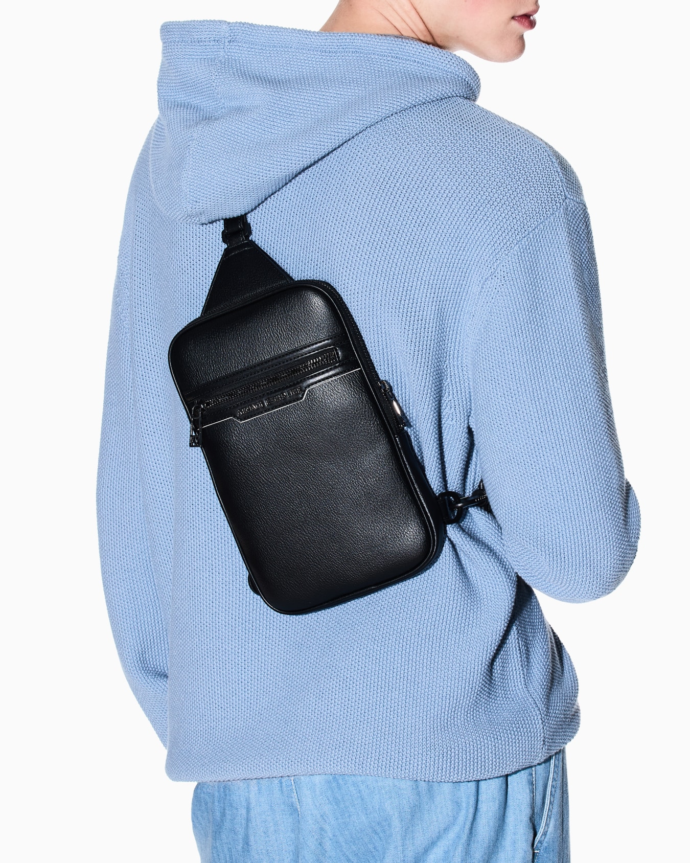One-shoulder bag with shiny effect Slide 5
