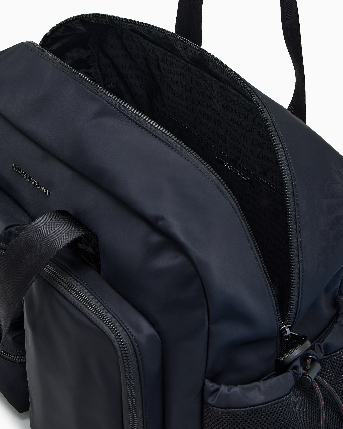  Multi-pocket bag Slide 3