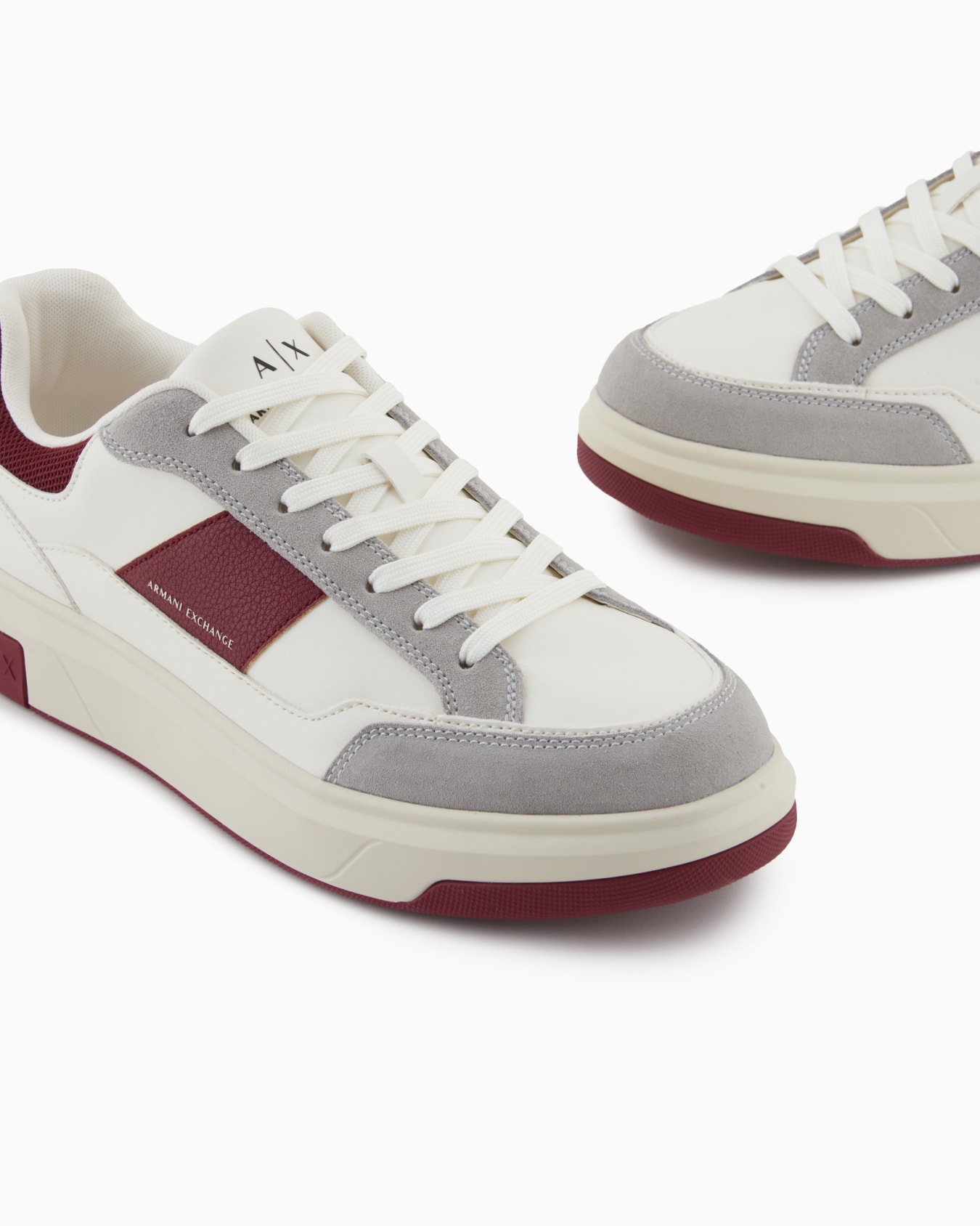 Sneakers with contrasting inserts Slide 4