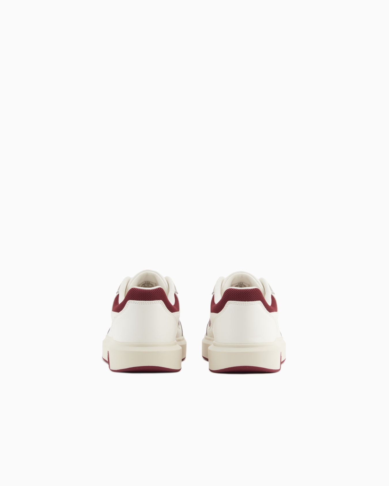 Sneakers with contrasting inserts Slide 3